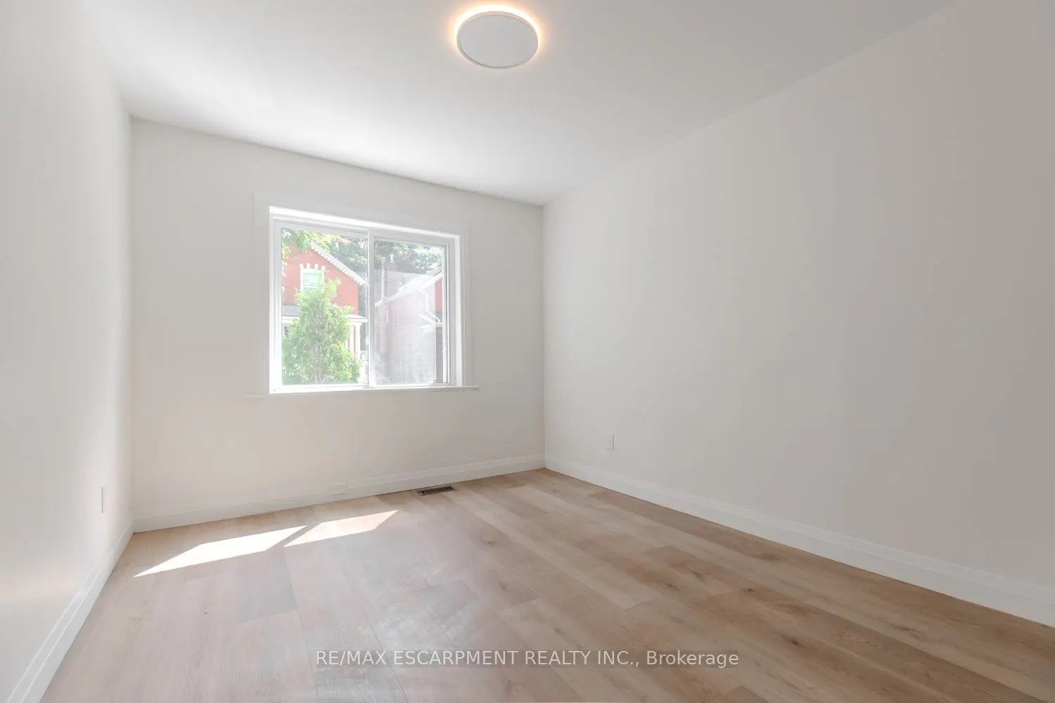 92 Pearl Street S