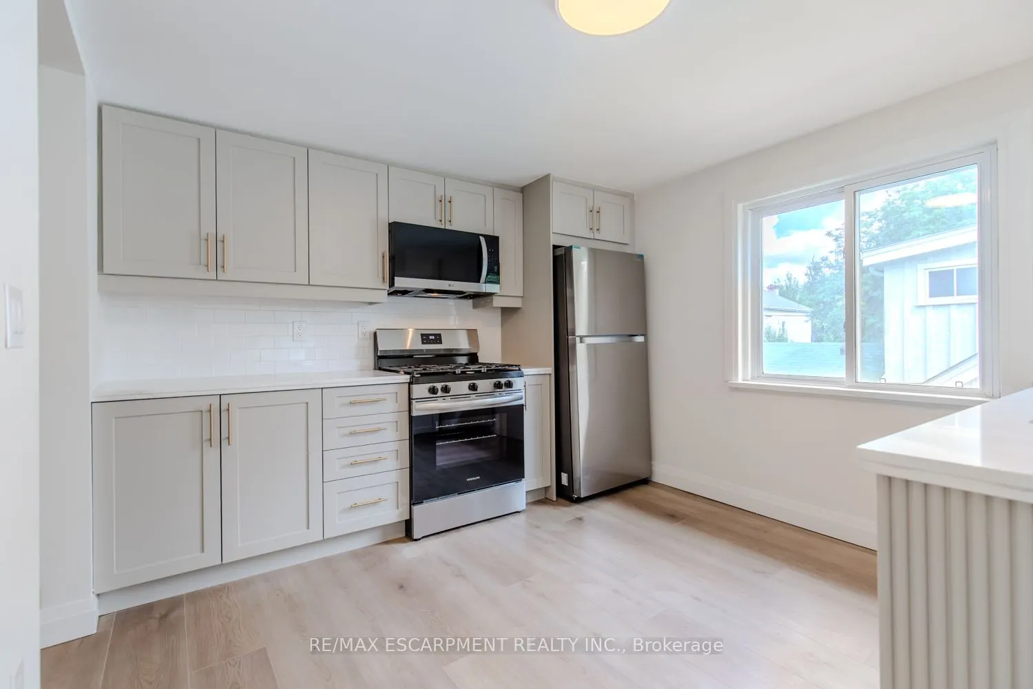 92 Pearl Street S