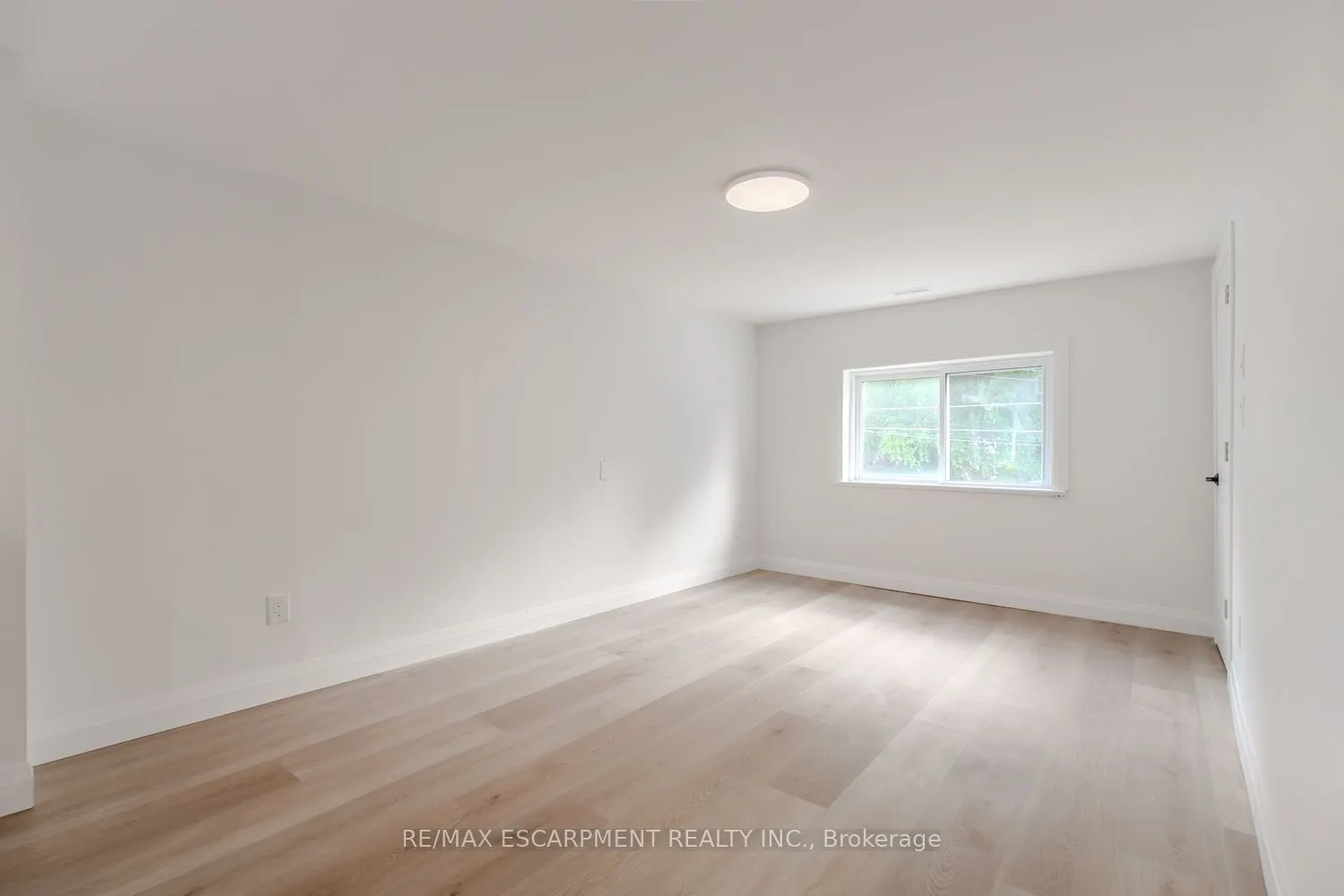 92 Pearl Street S