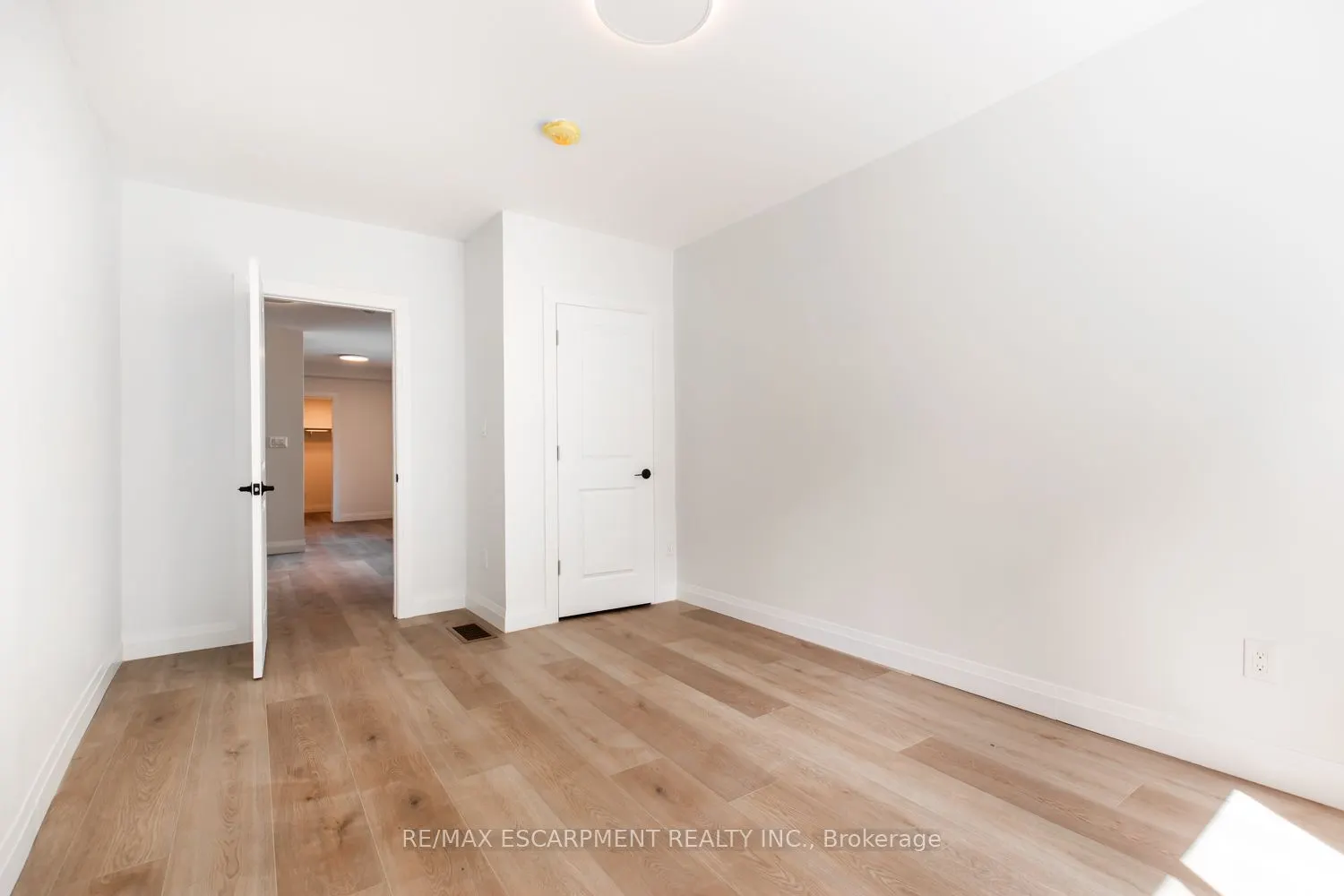 92 Pearl Street S