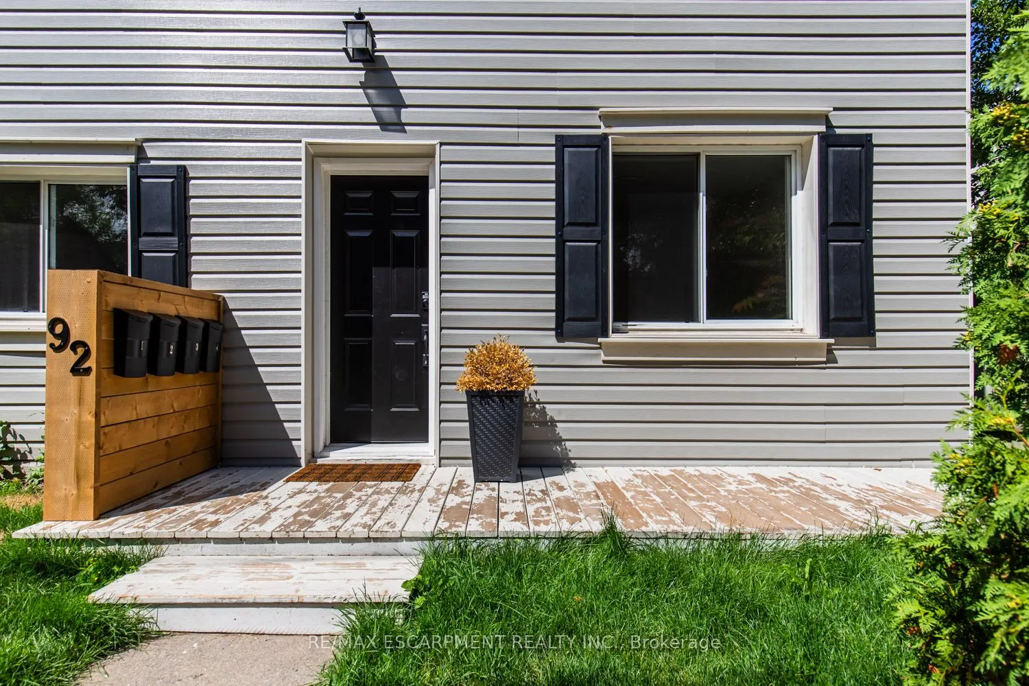 92 Pearl Street S