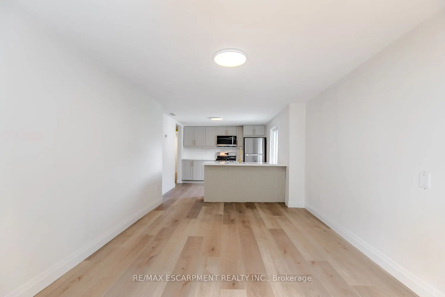 92 Pearl Street S