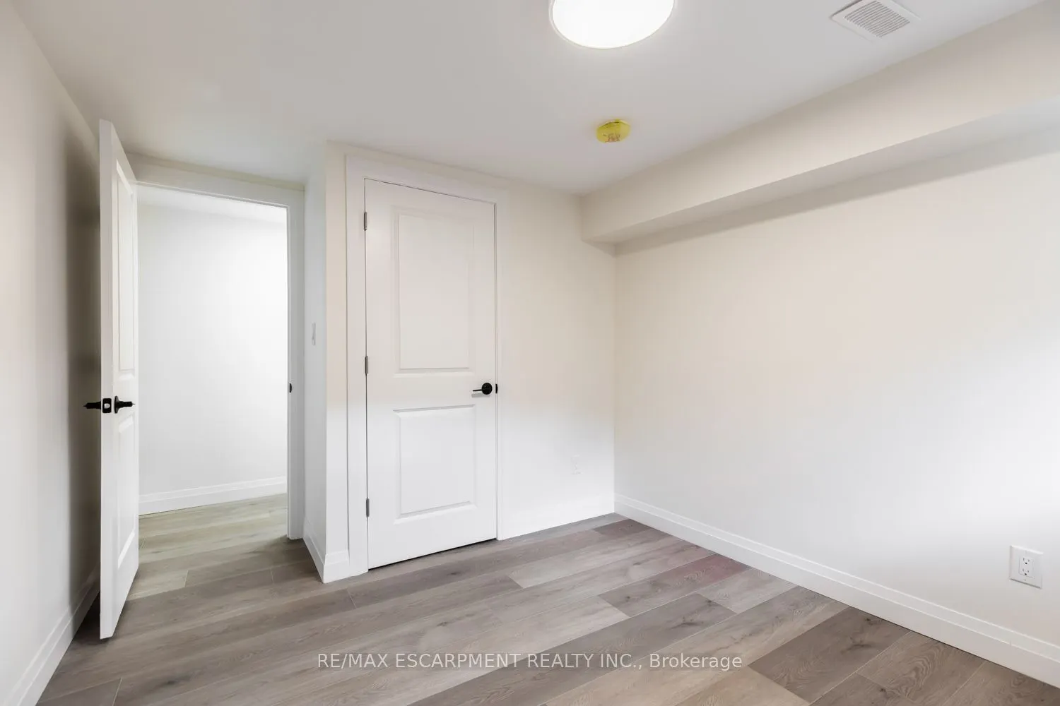 92 Pearl Street S