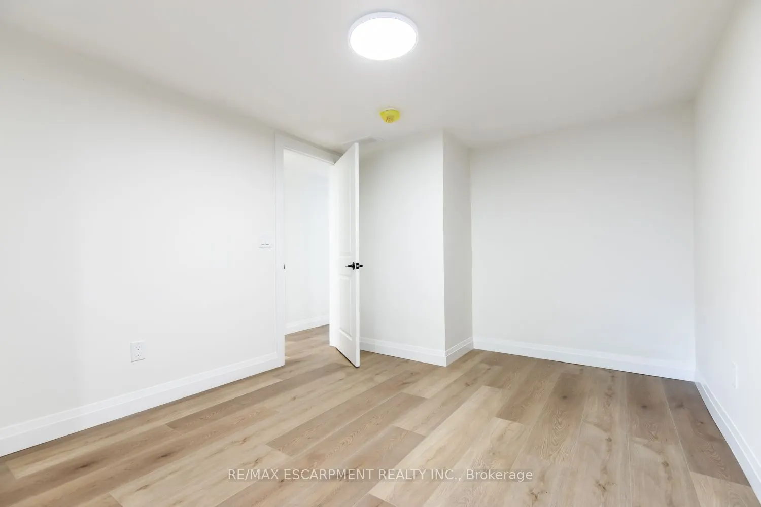 92 Pearl Street S
