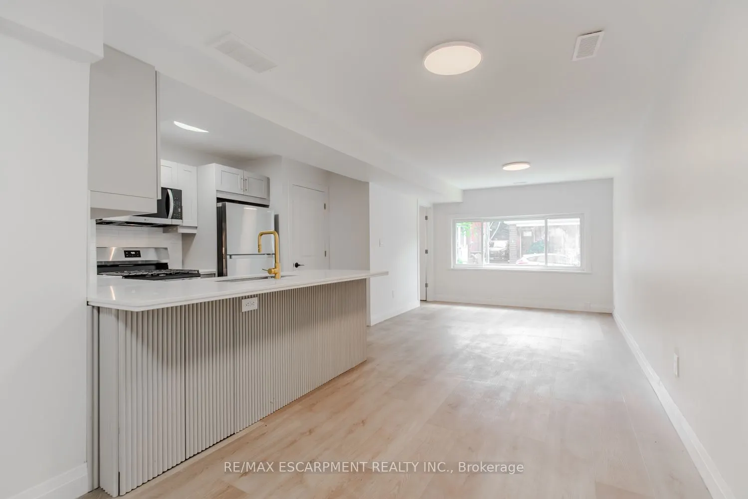 92 Pearl Street S