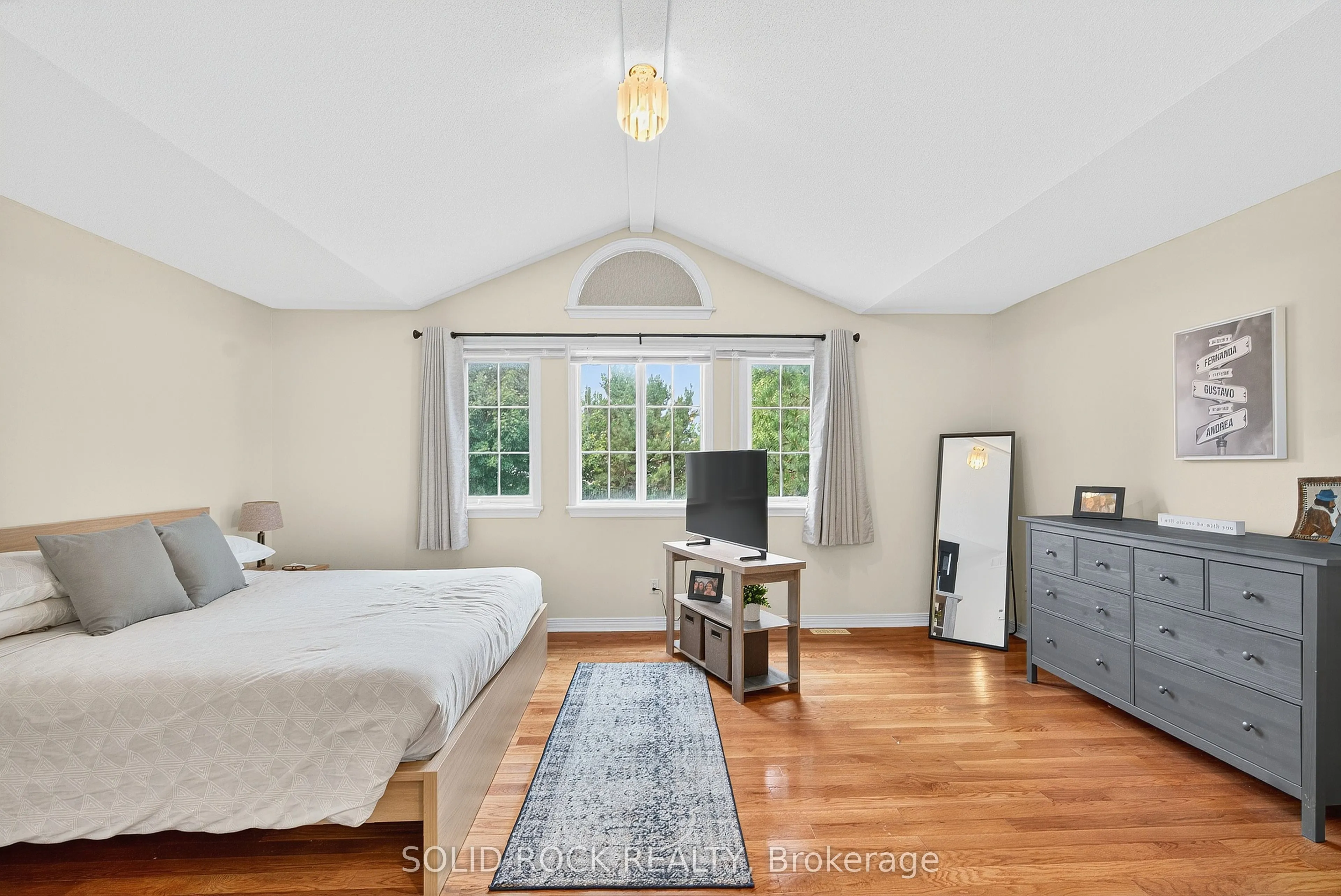 30 Kenins Crescent