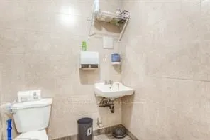 20 Woodlawn Road E, #6