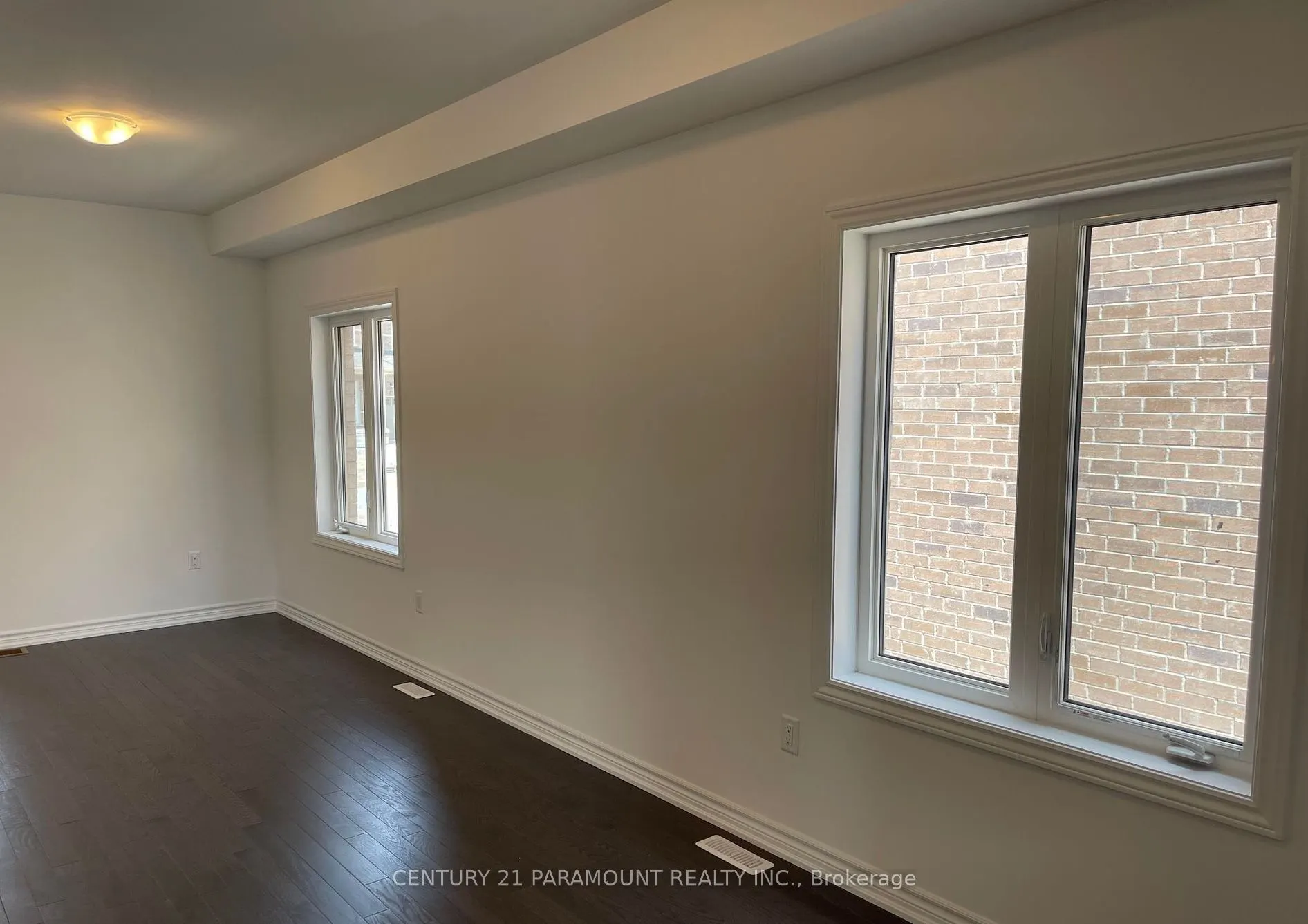 325 Moody Street S