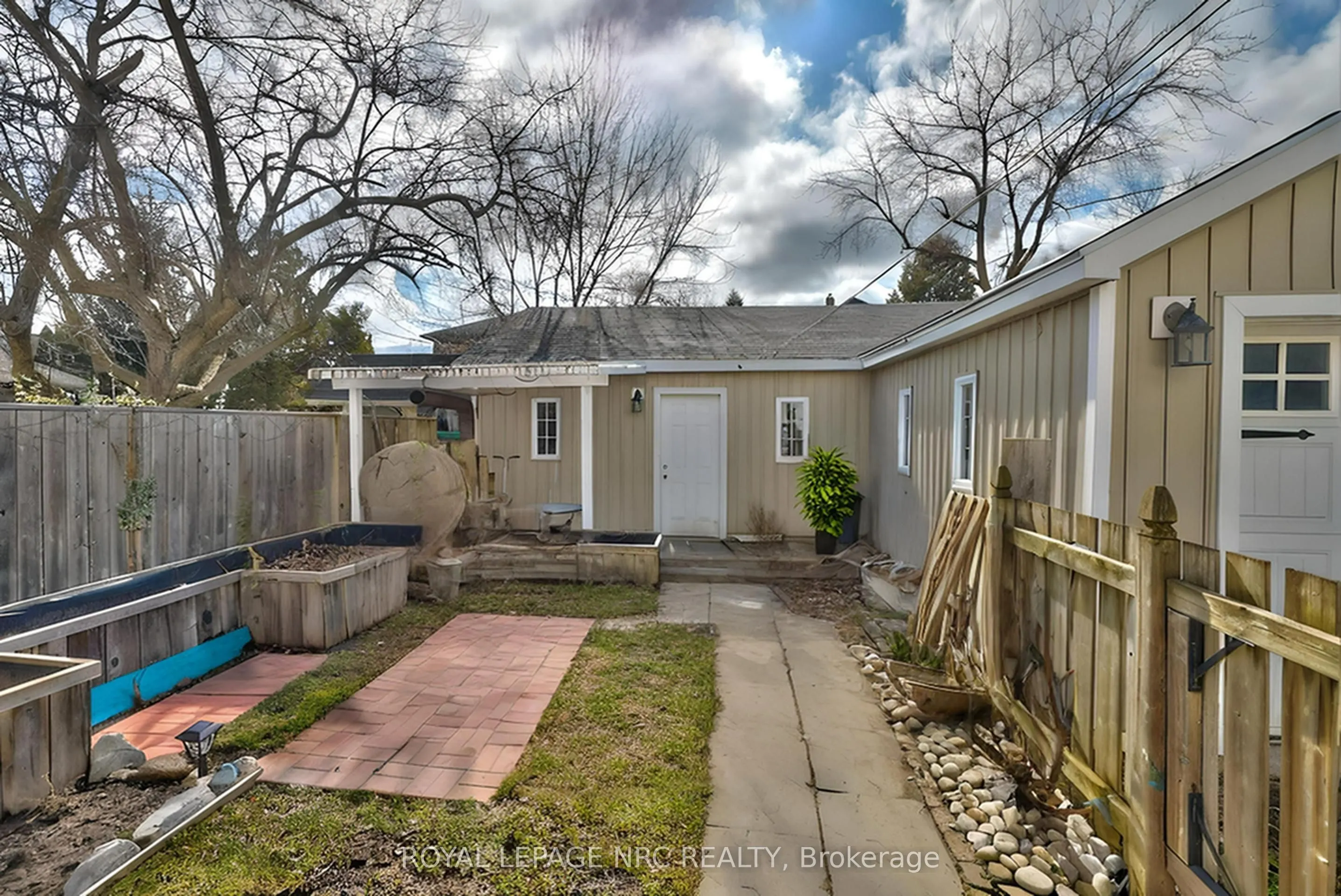 92 Dufferin Street