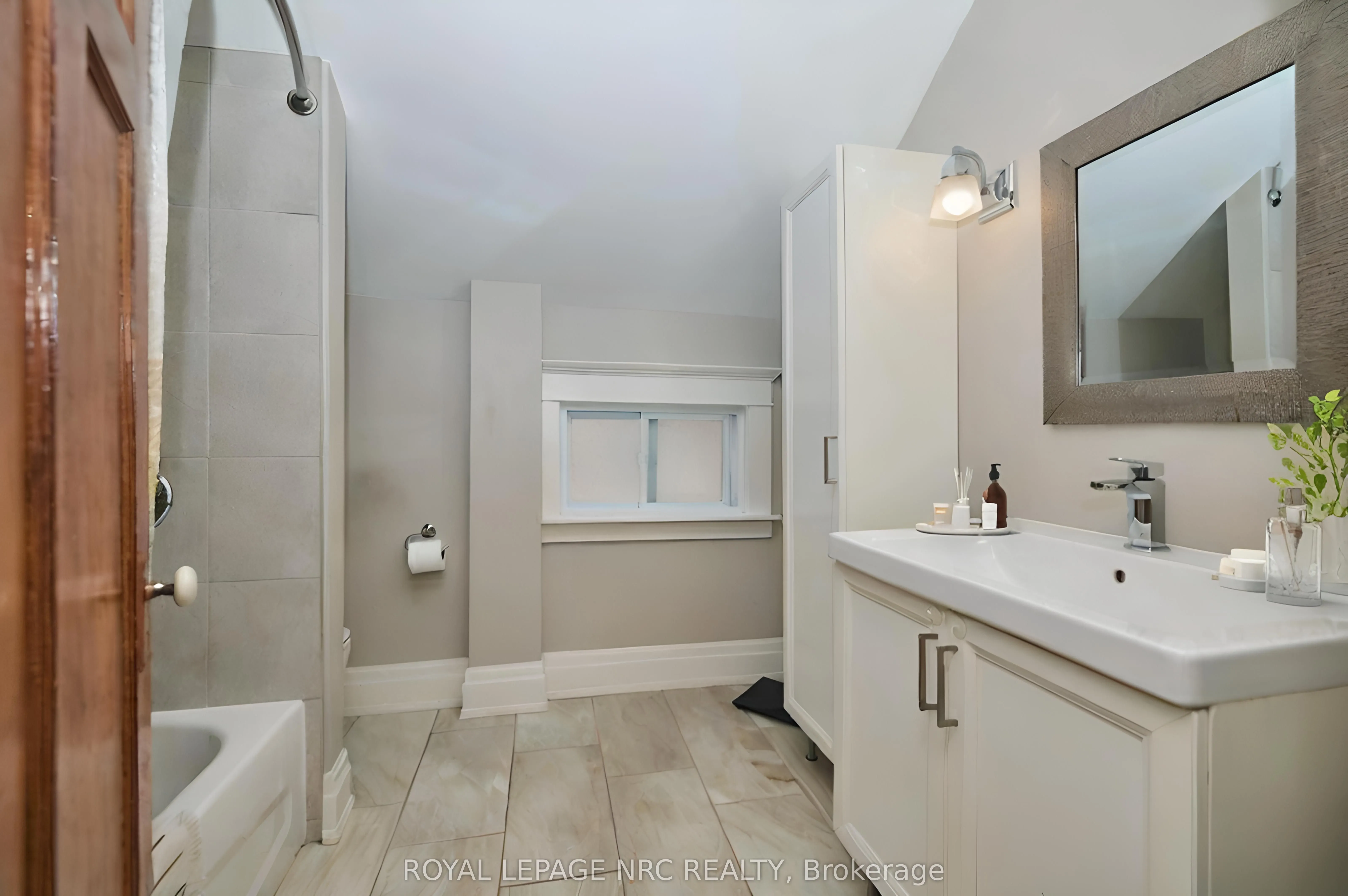 92 Dufferin Street