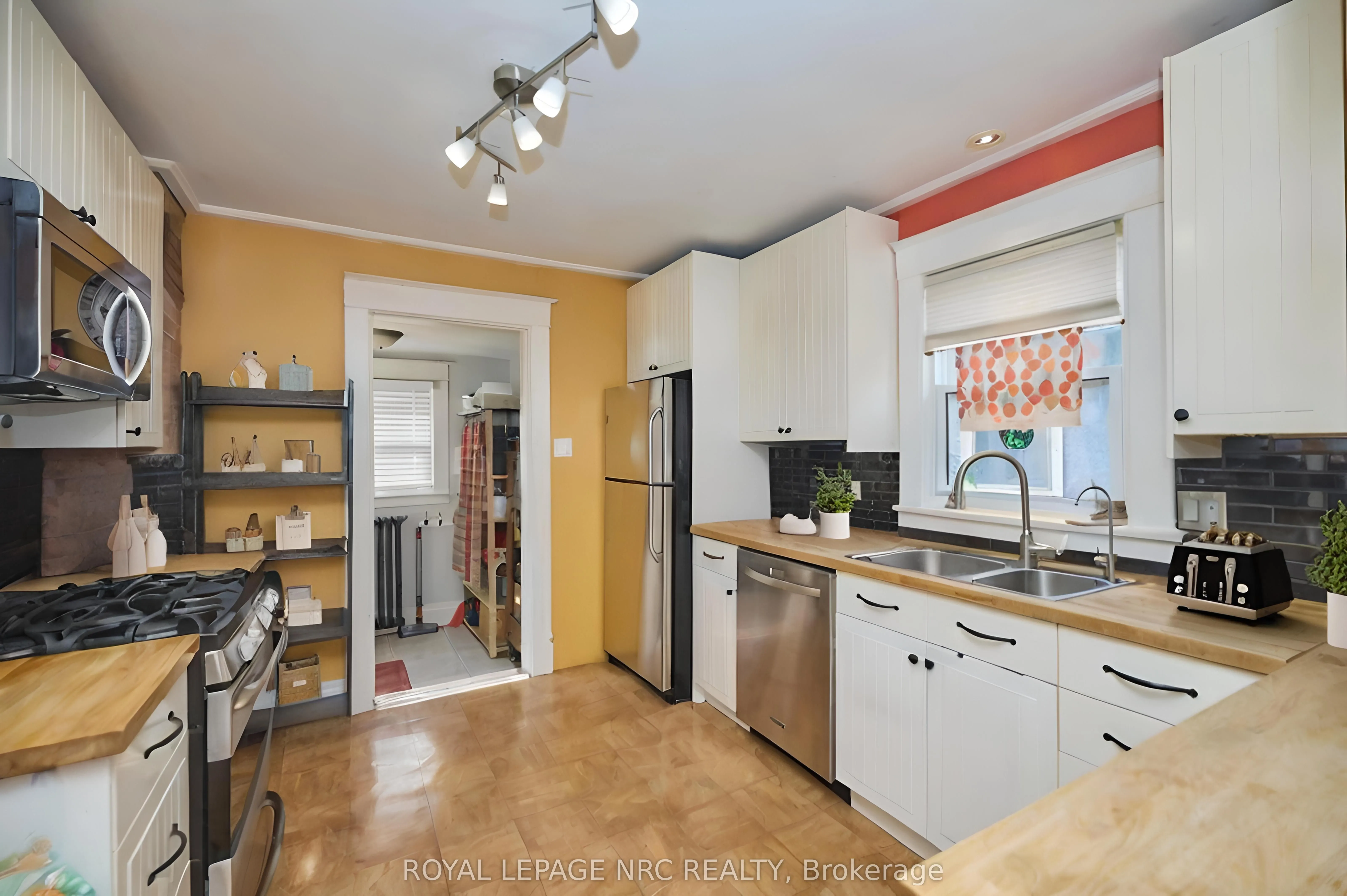 92 Dufferin Street