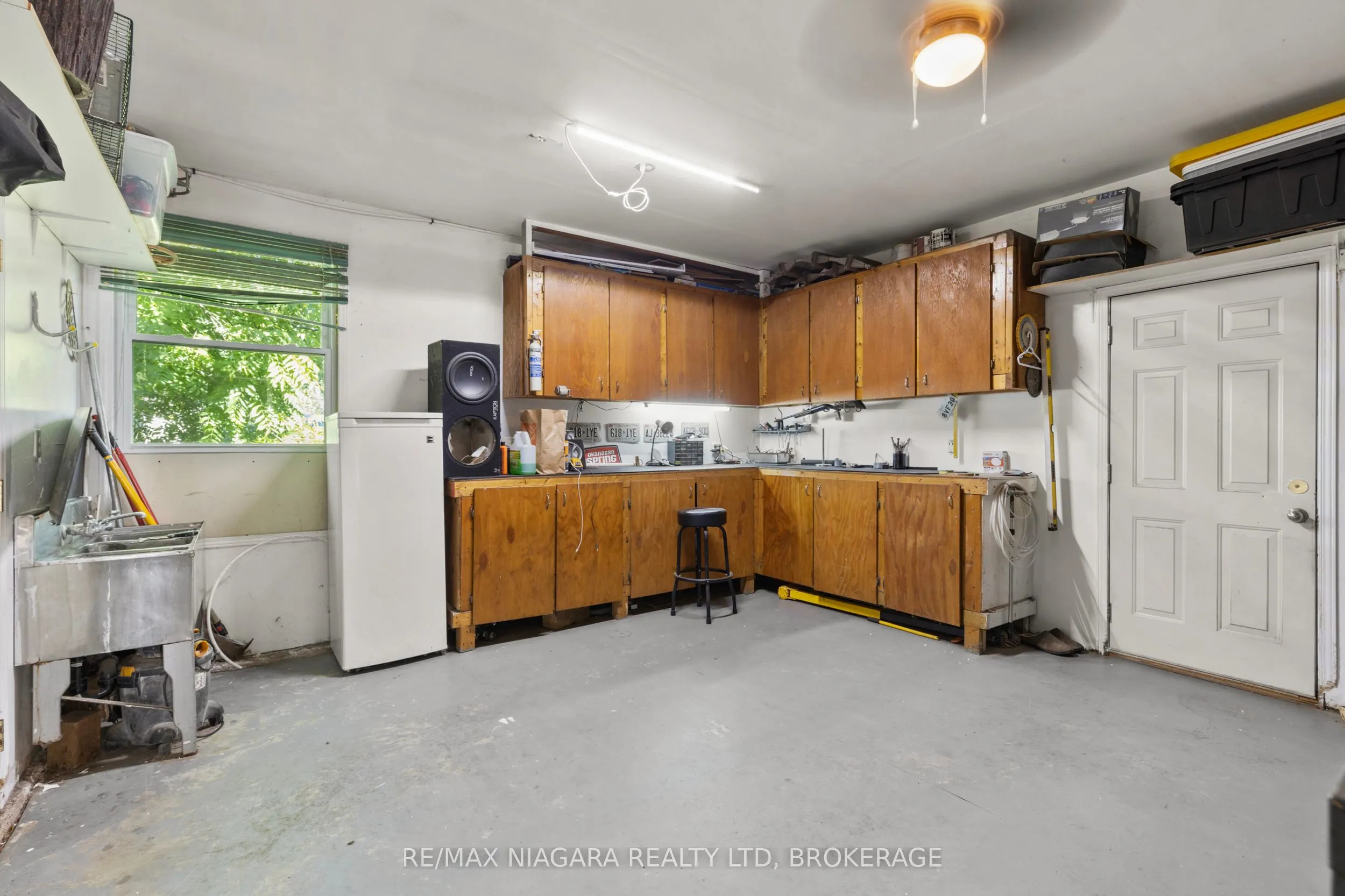 10408 Lakeshore Road