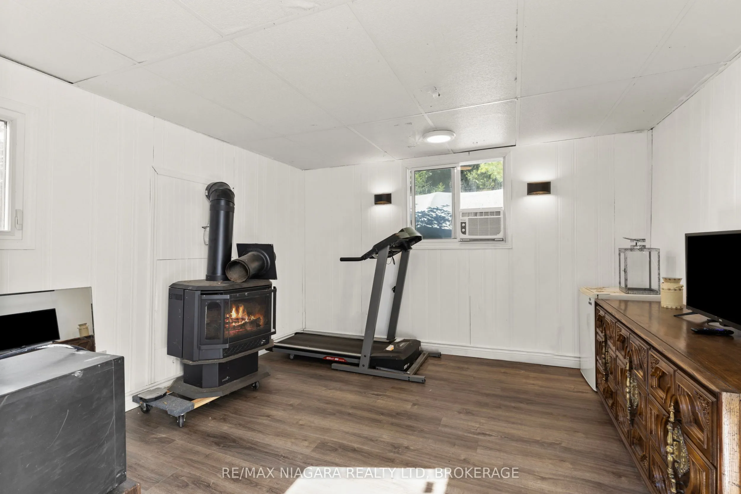 10408 Lakeshore Road