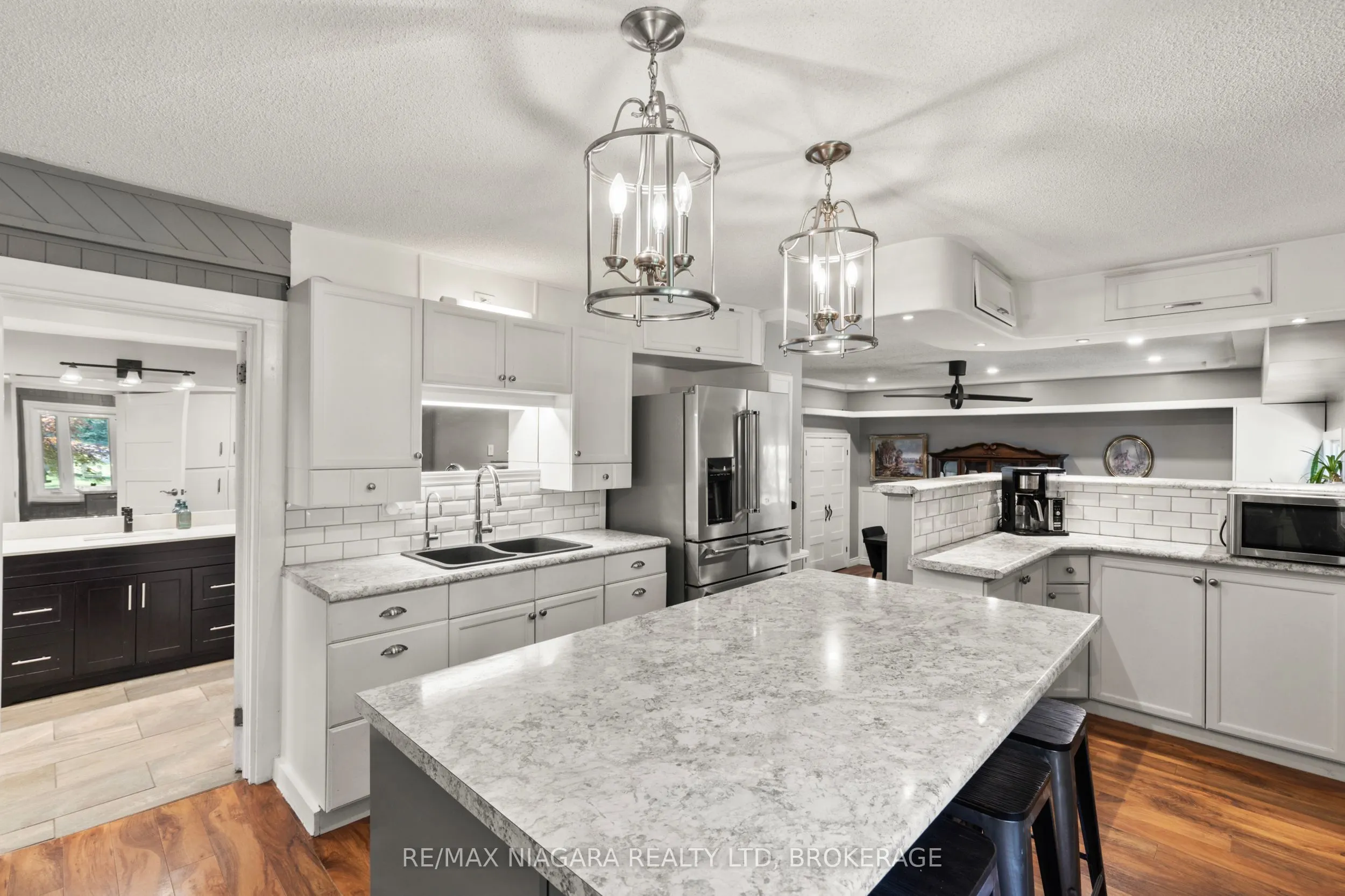 10408 Lakeshore Road