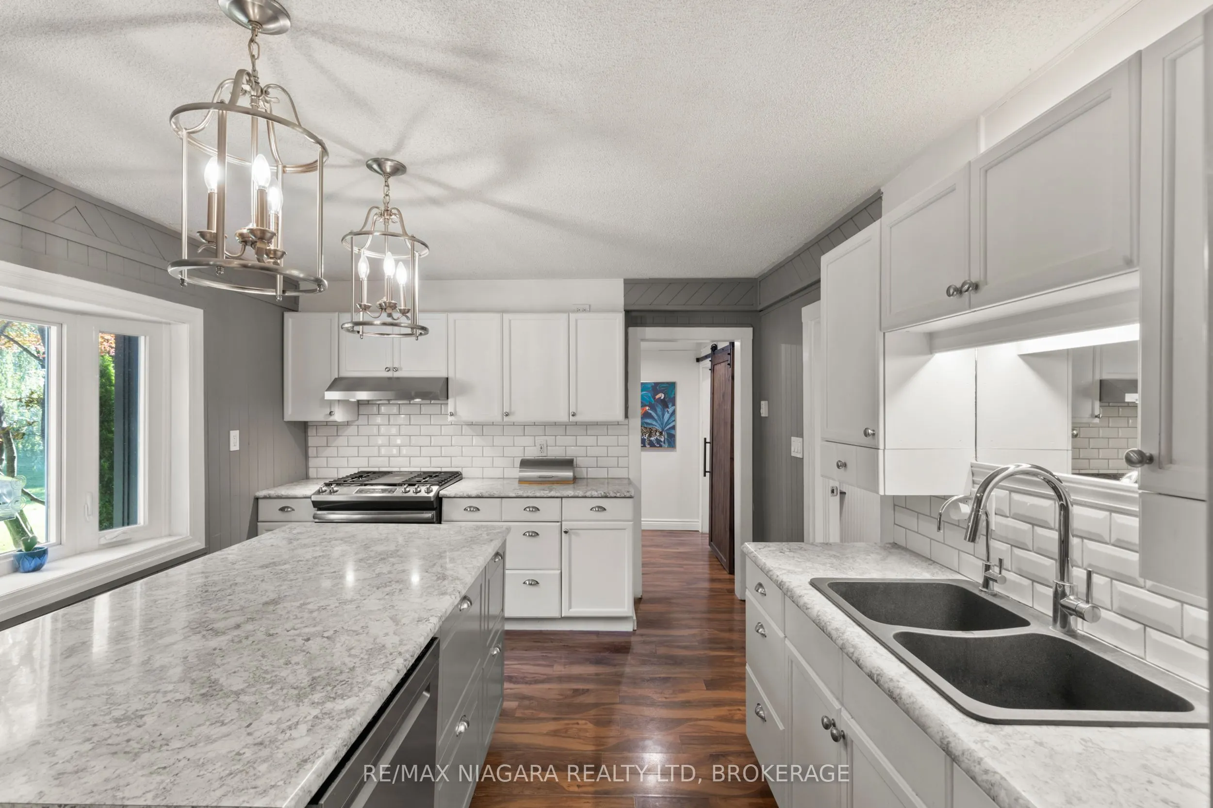 10408 Lakeshore Road