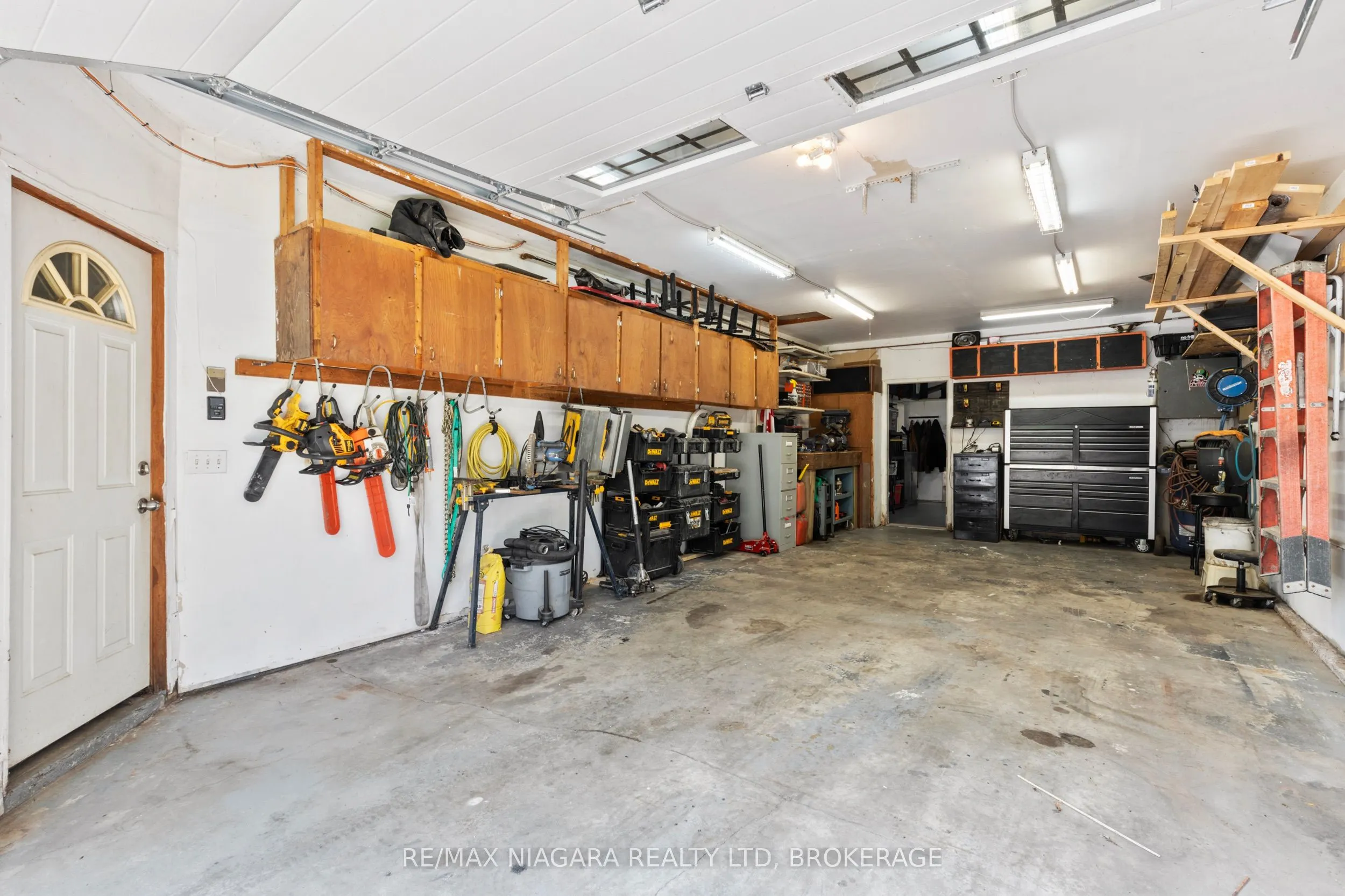10408 Lakeshore Road