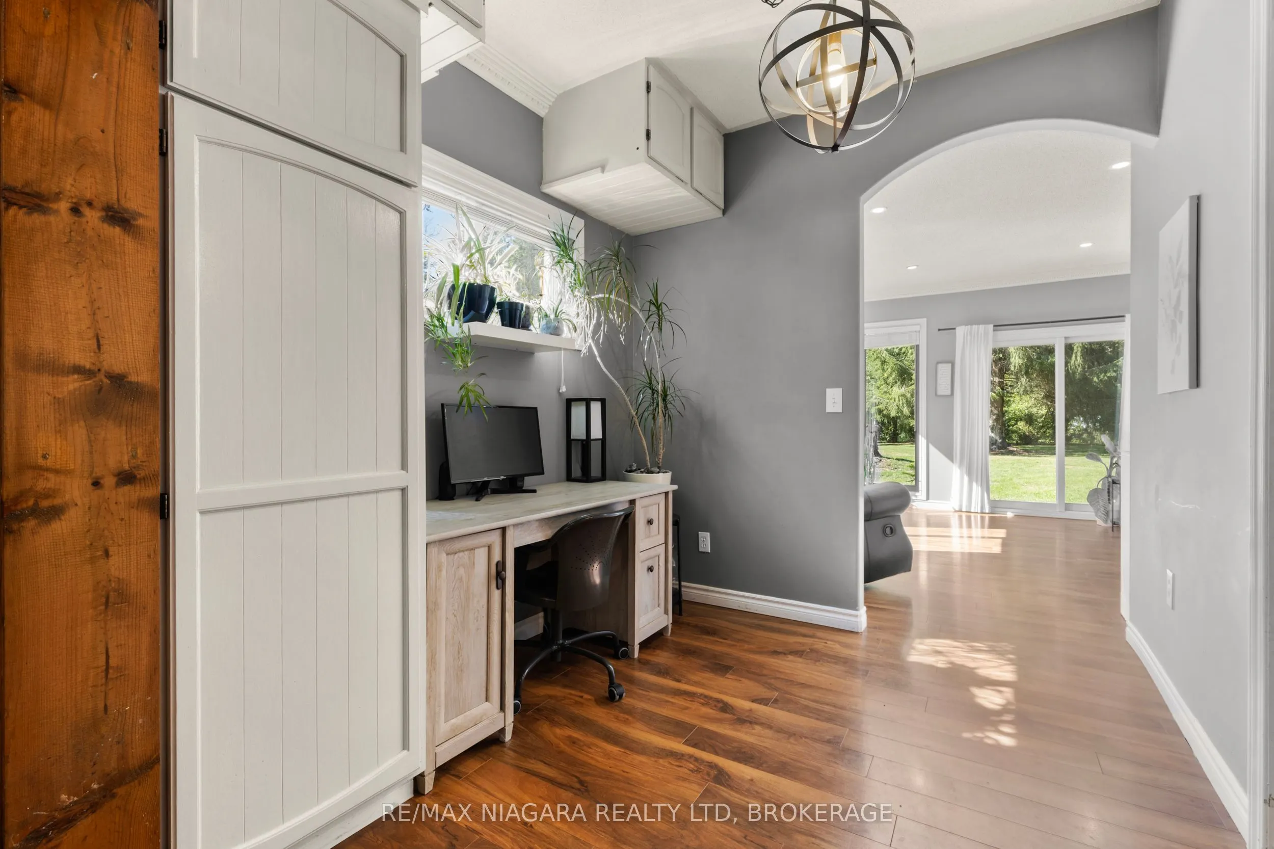 10408 Lakeshore Road