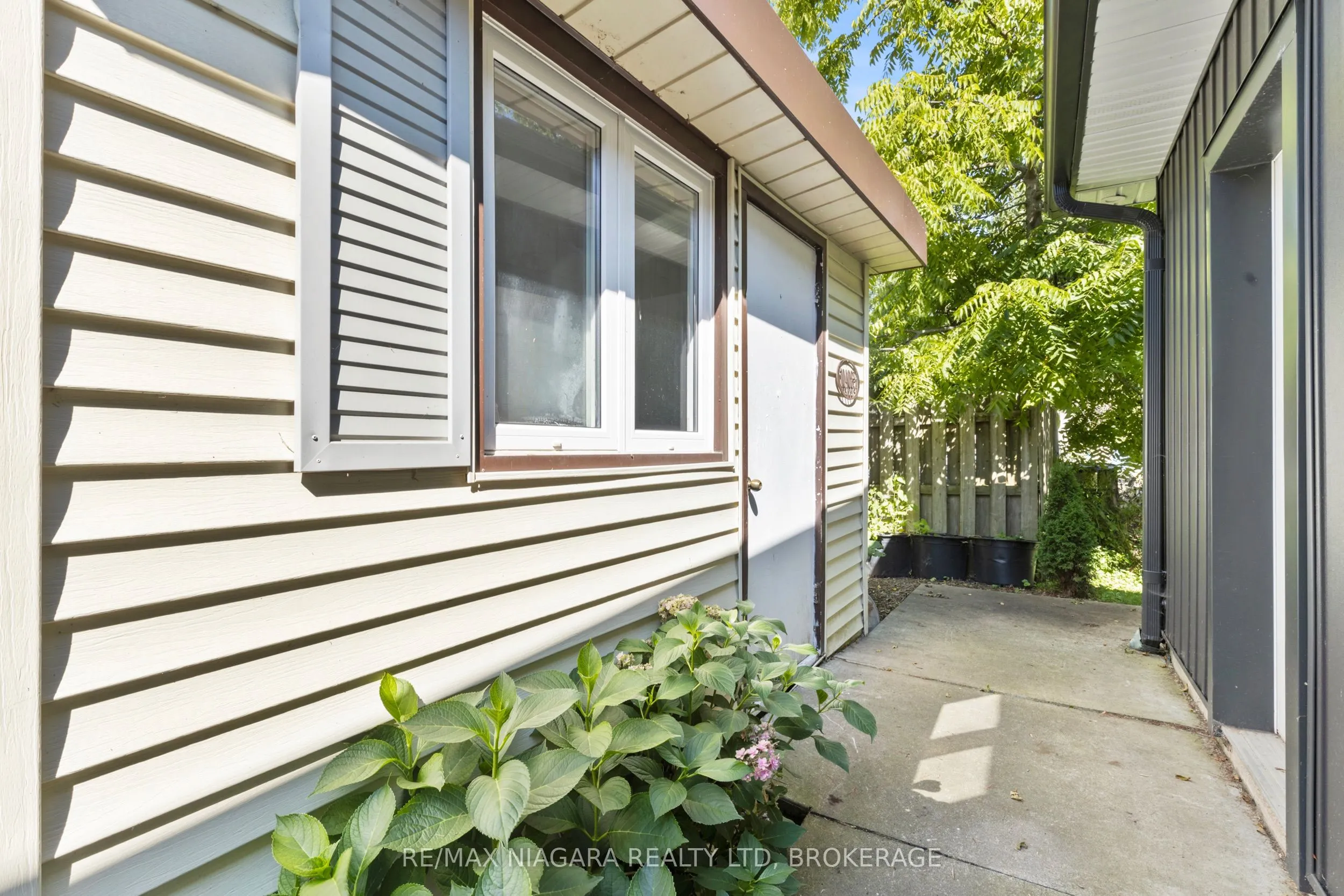10408 Lakeshore Road