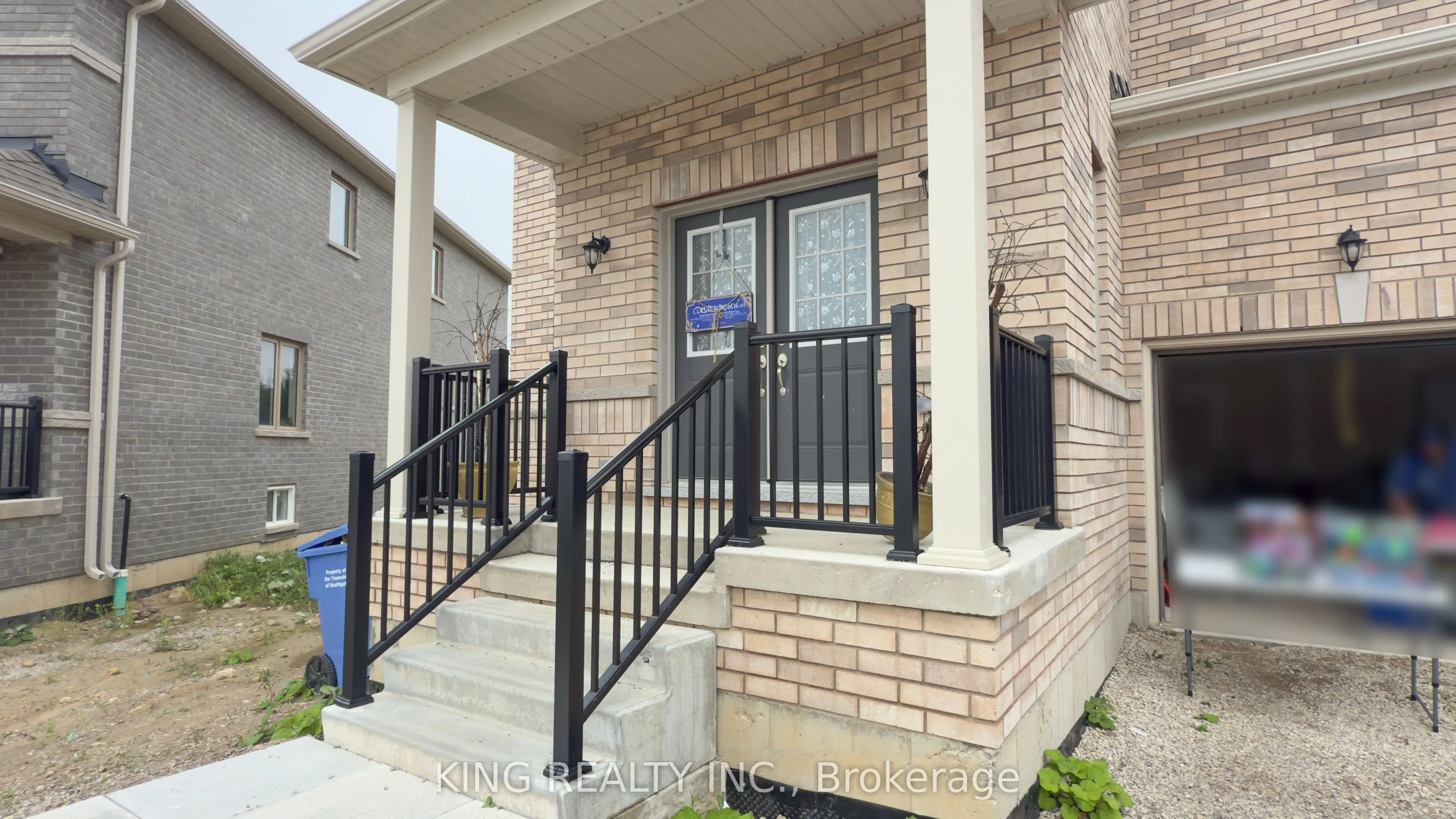 373 Russell Street