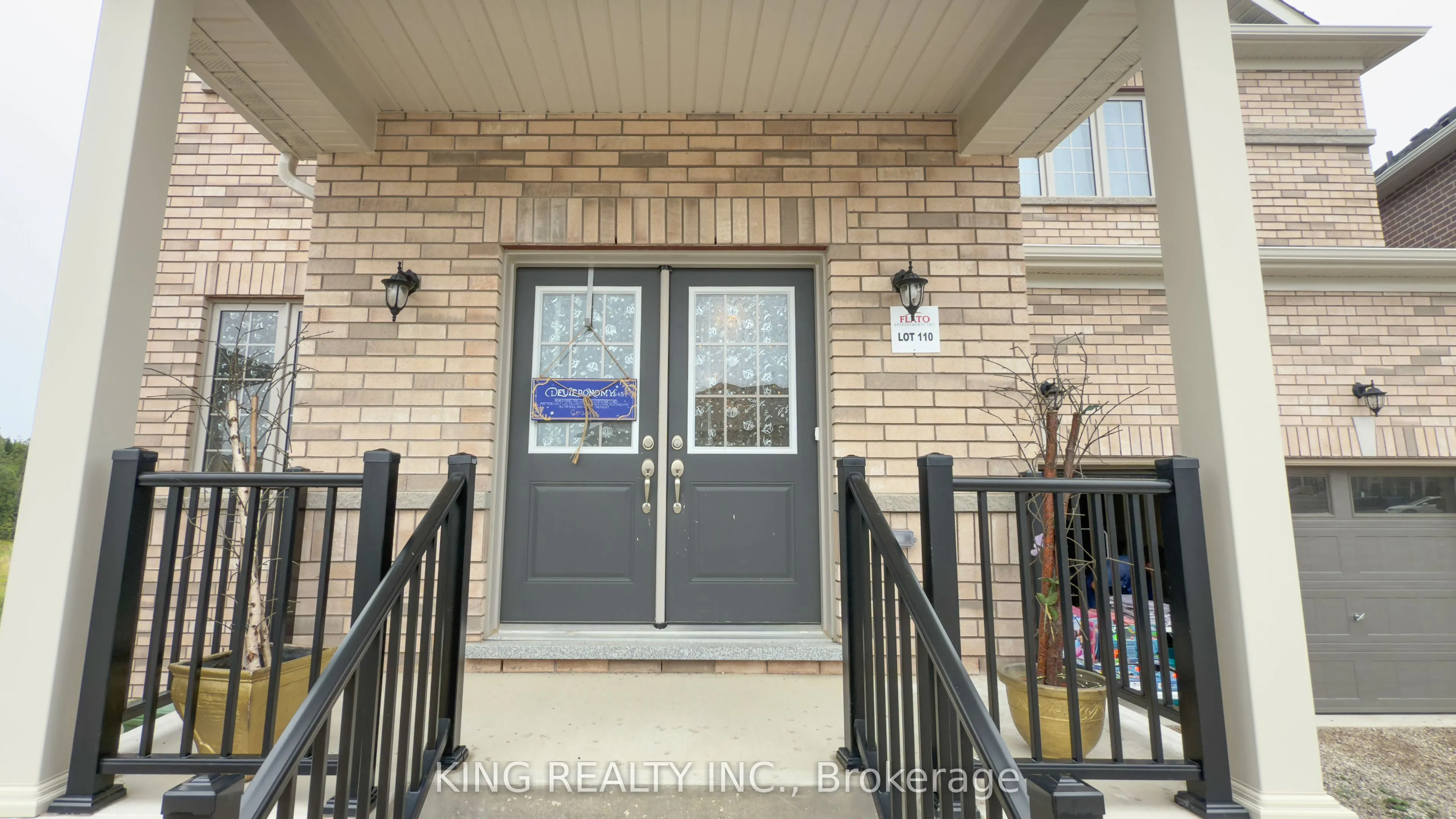373 Russell Street