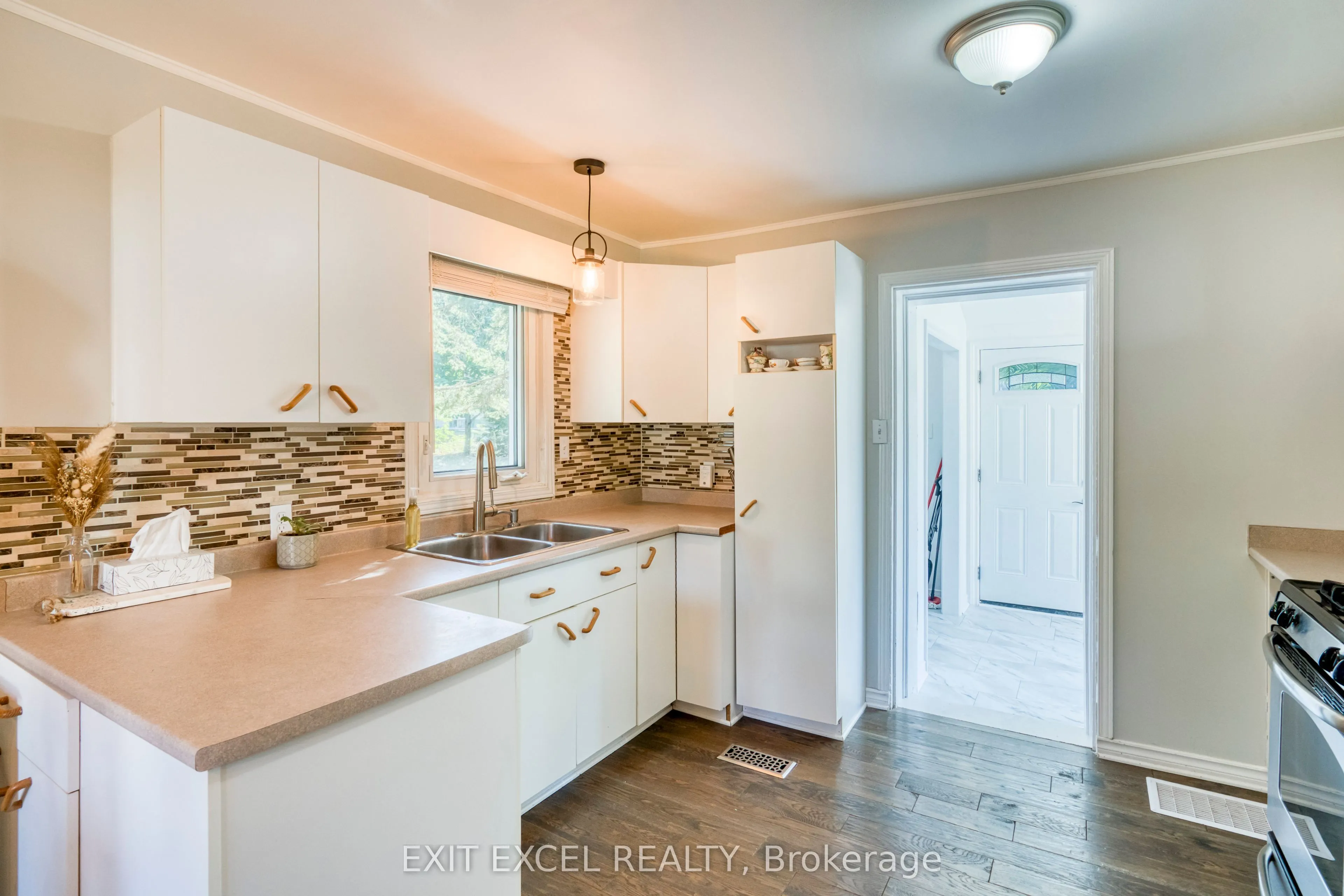 5490 MacTavish Place