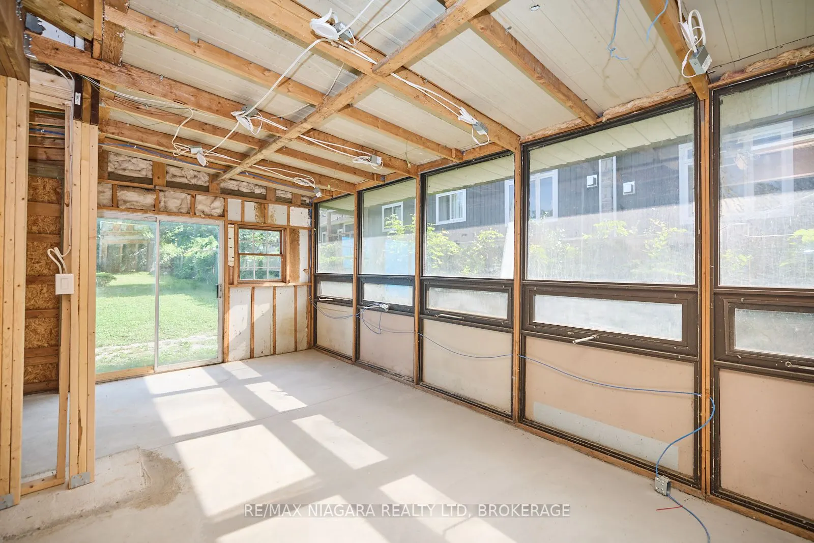 210 RIDGEWAY Road