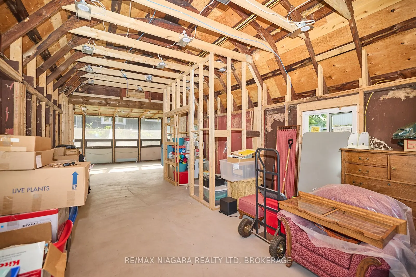 210 RIDGEWAY Road