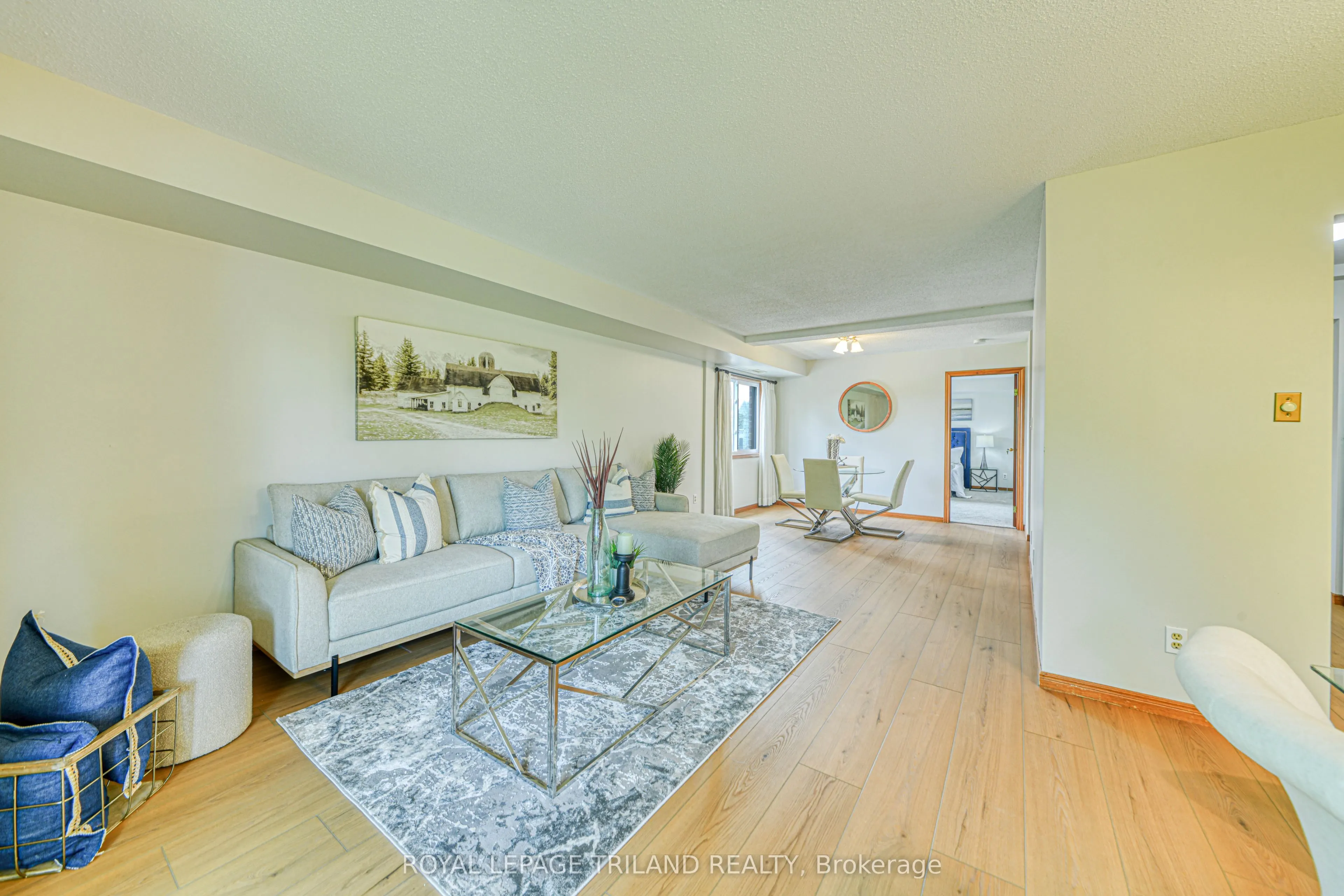 4 Albert Street, #206