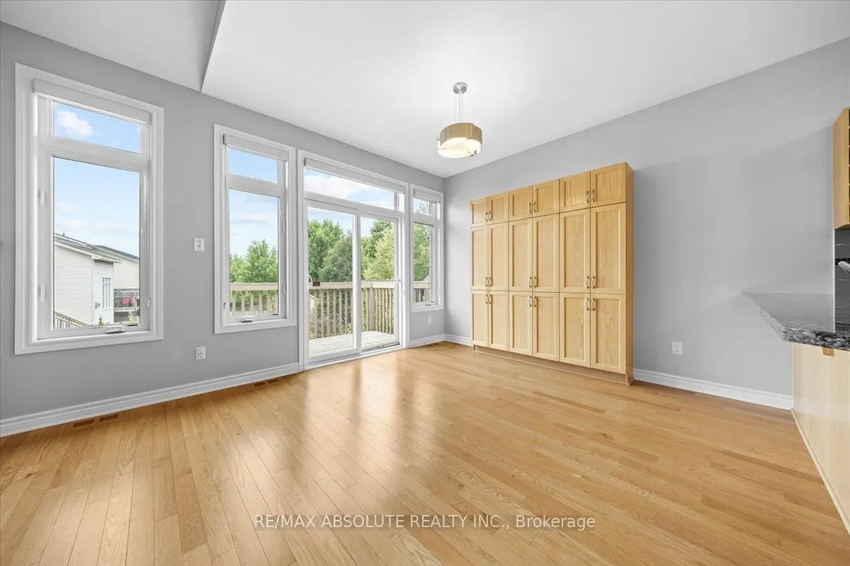 122 PASSAGEWAY Private