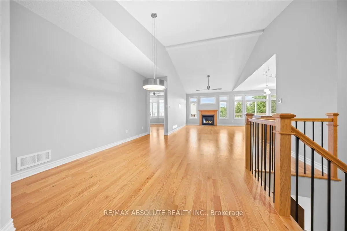 122 PASSAGEWAY Private