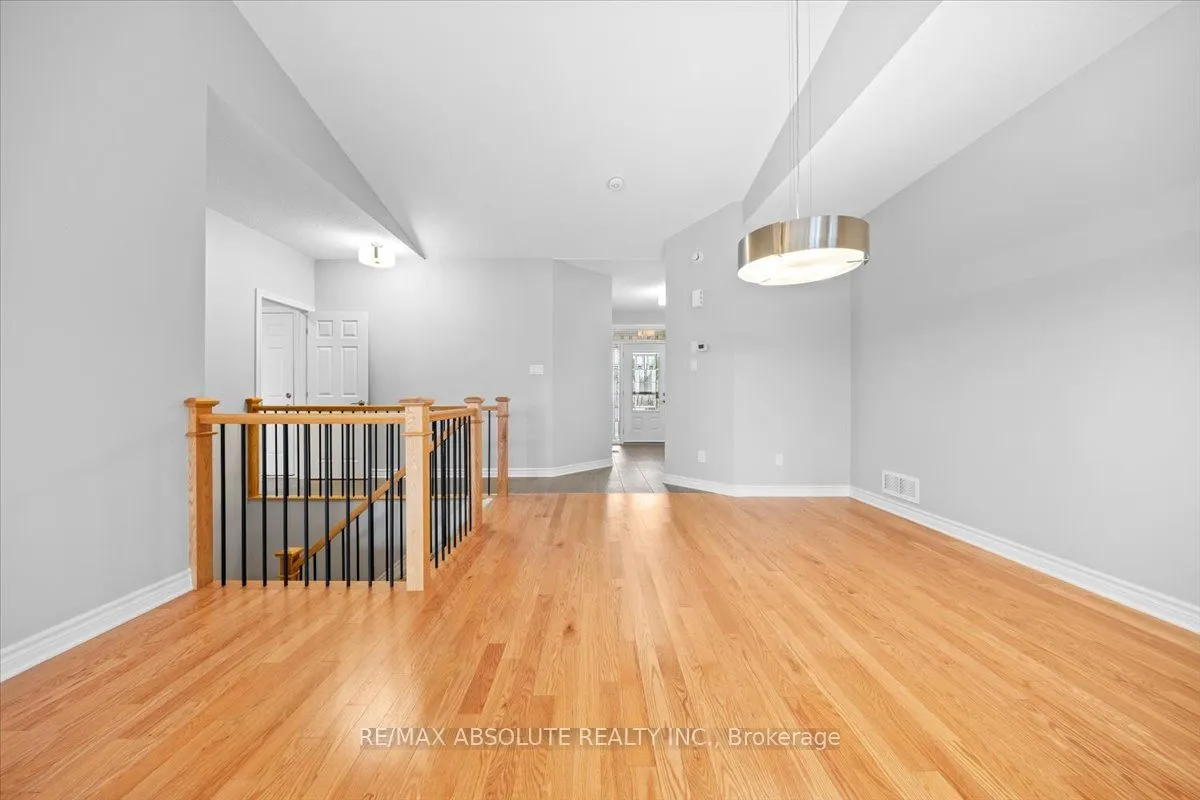 122 PASSAGEWAY Private