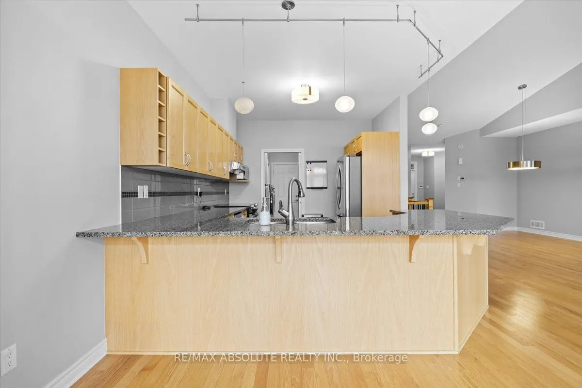 122 PASSAGEWAY Private