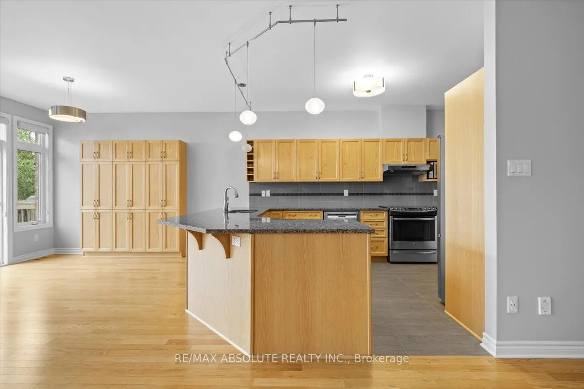 122 PASSAGEWAY Private