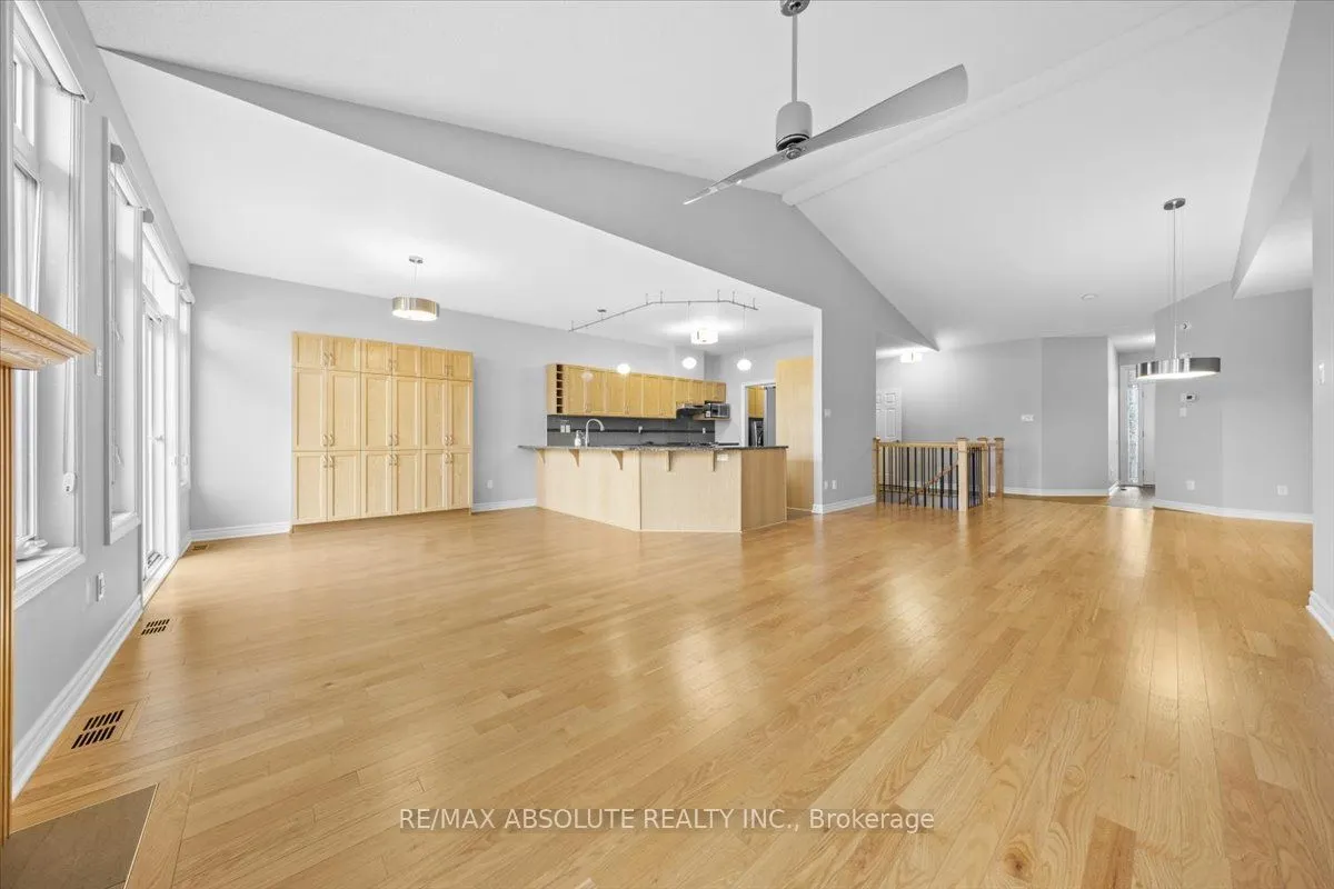 122 PASSAGEWAY Private