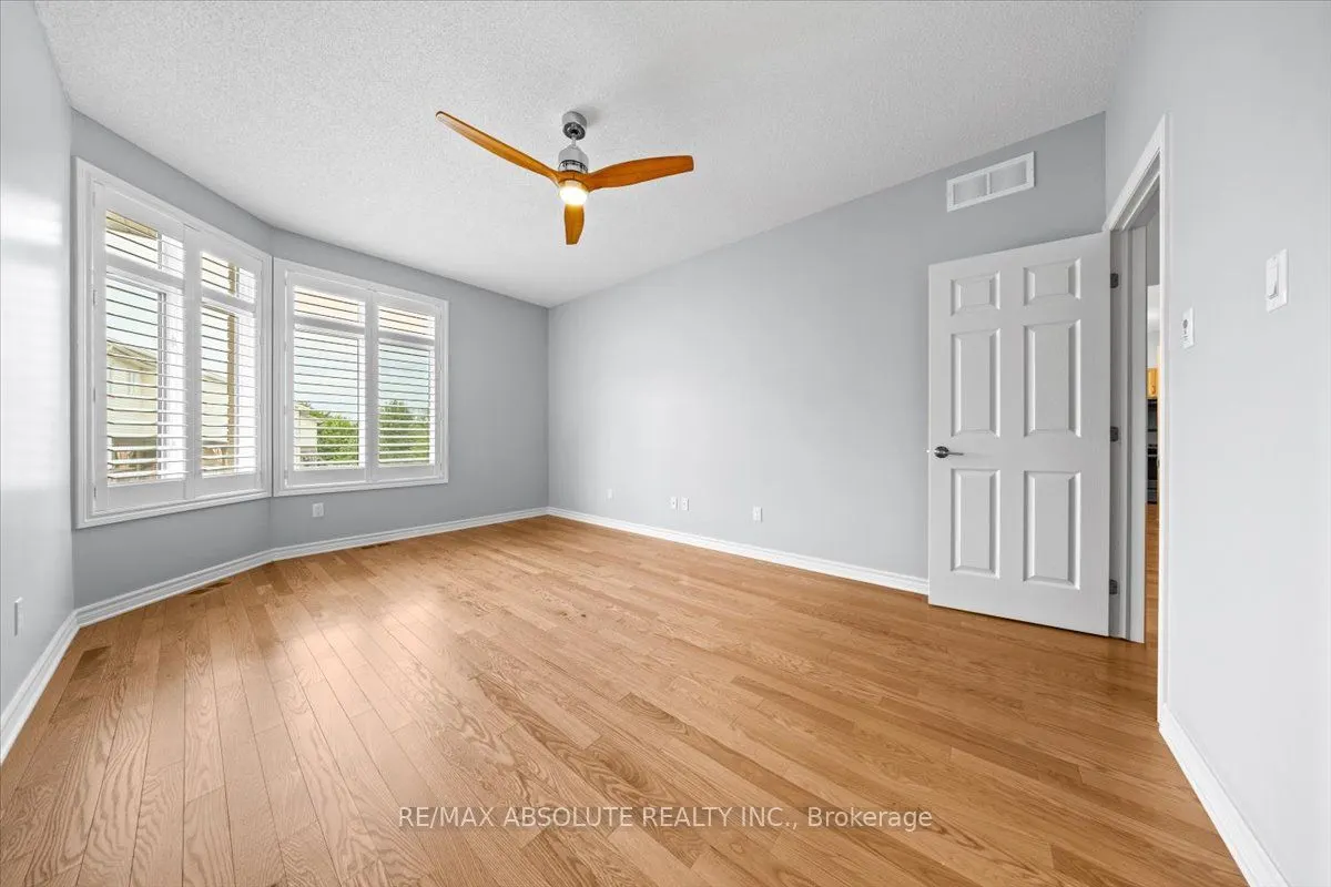 122 PASSAGEWAY Private
