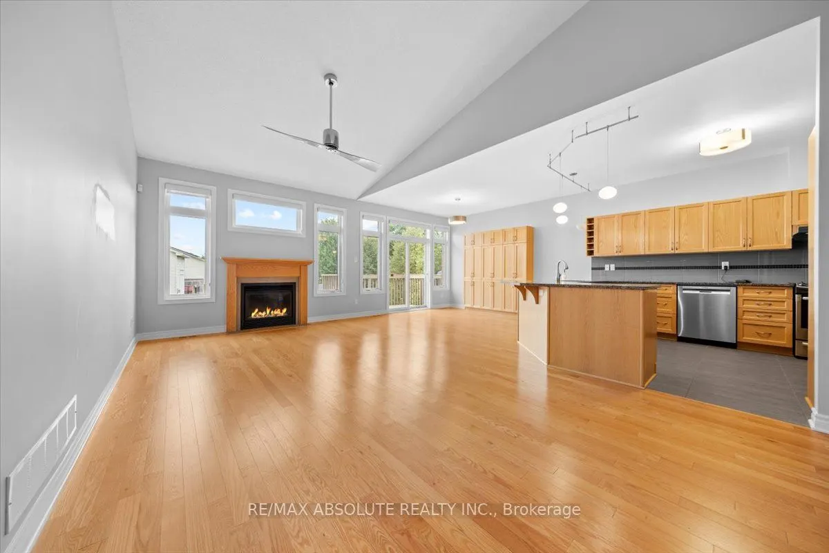 122 PASSAGEWAY Private