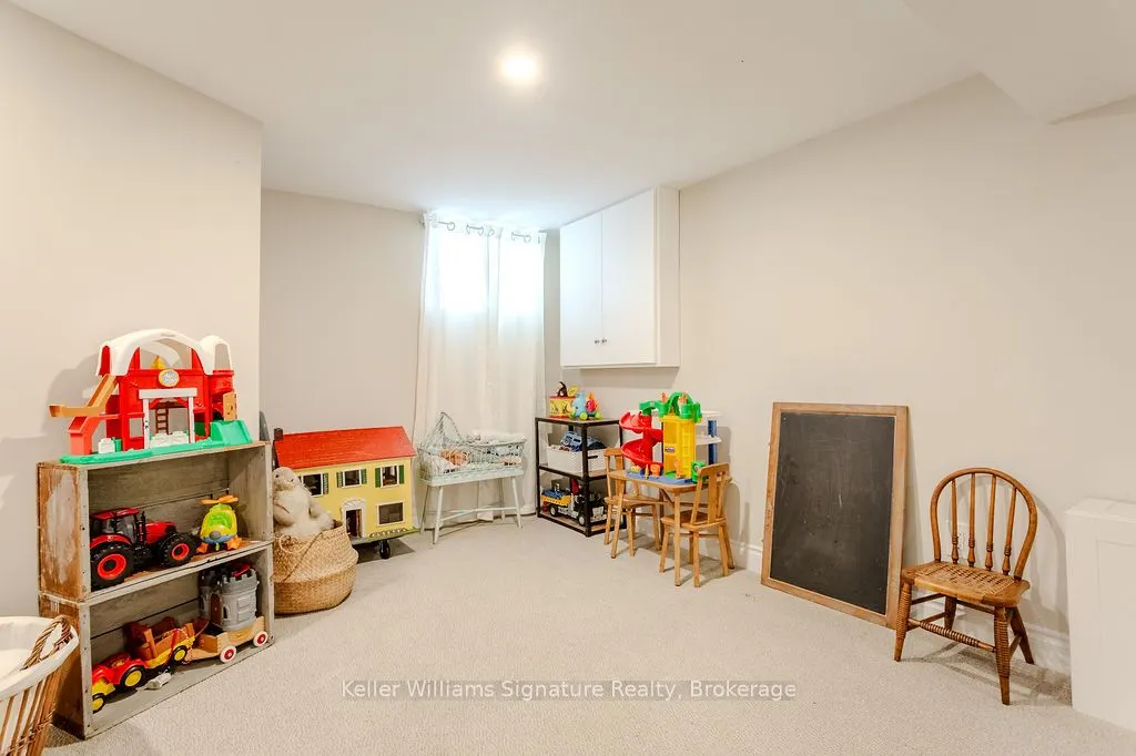 89 Kensington Avenue S