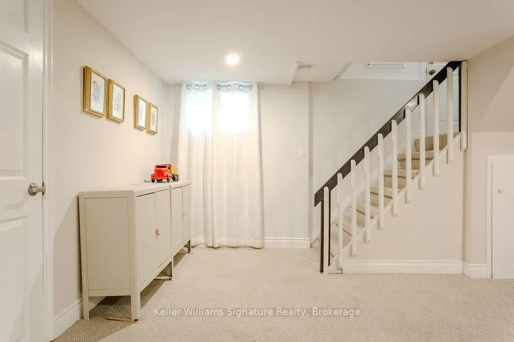 89 Kensington Avenue S