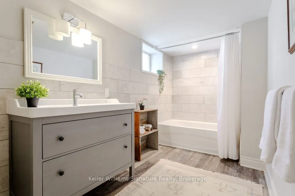 89 Kensington Avenue S