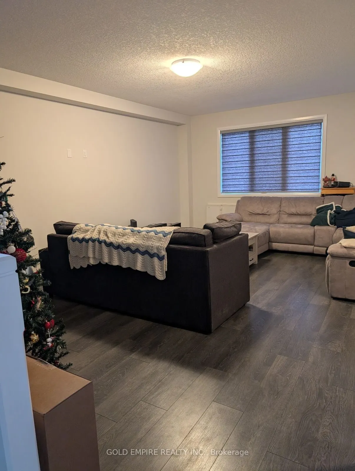 72 CASH Crescent