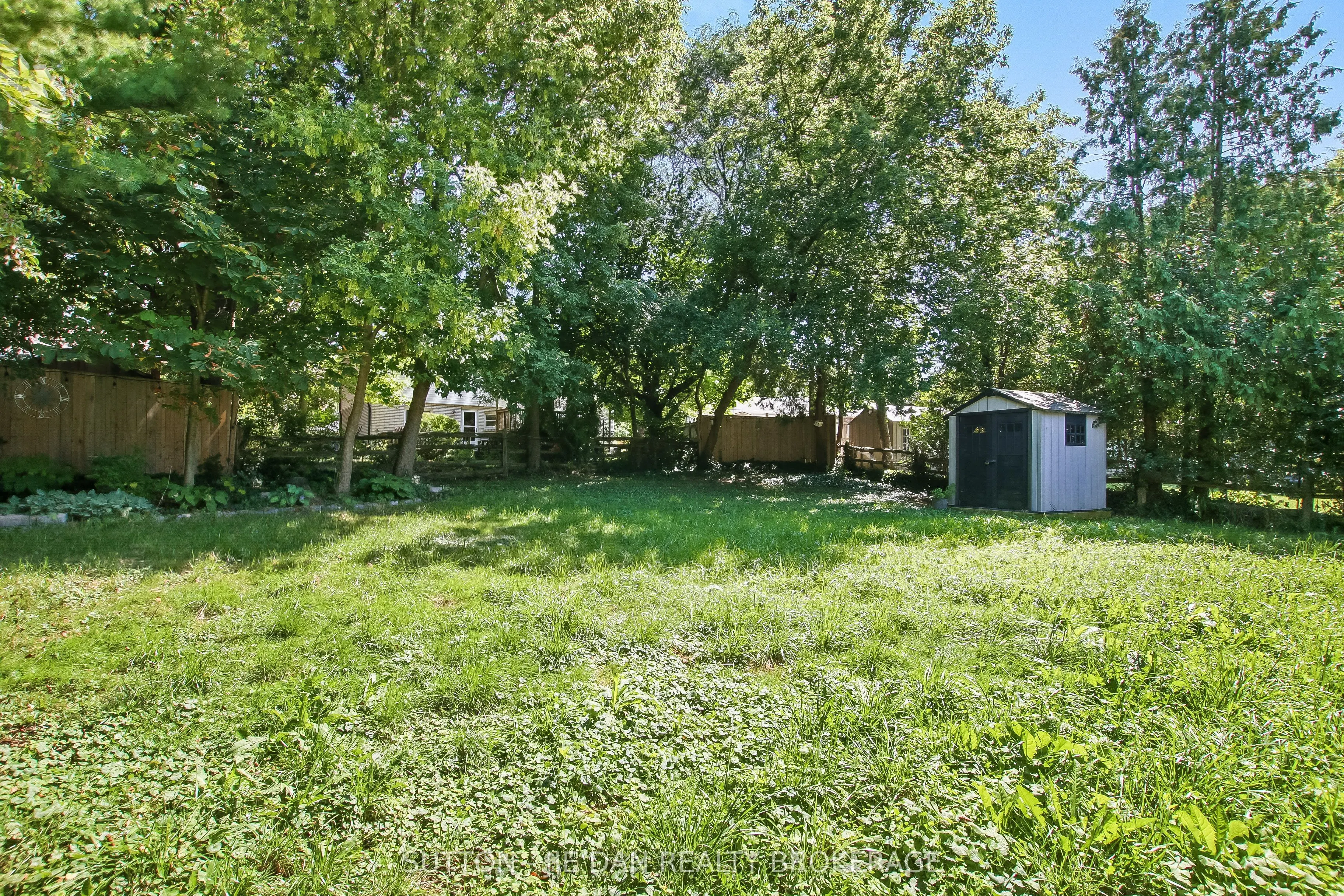 15 HAWTHORNE Road