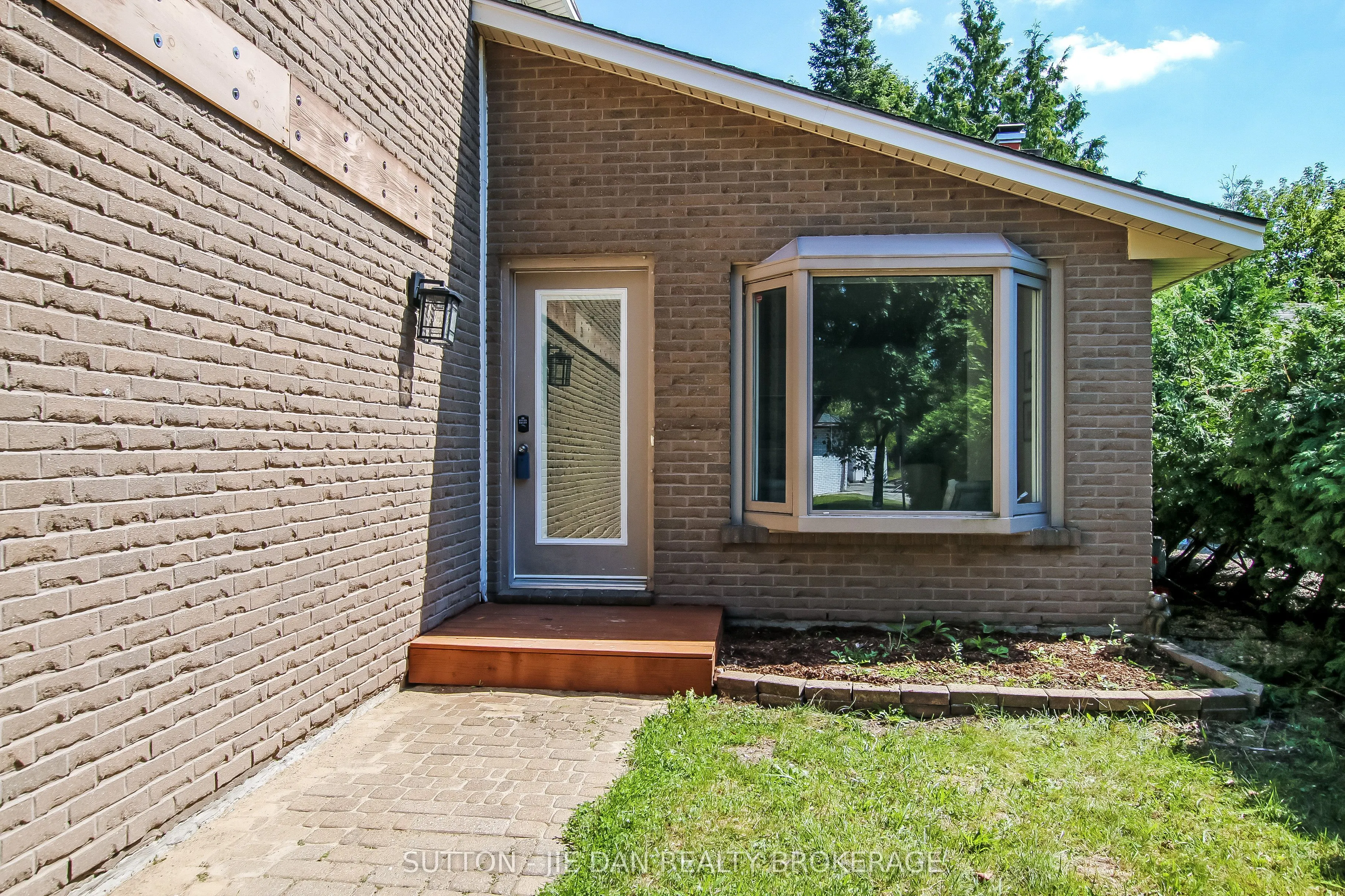 15 HAWTHORNE Road