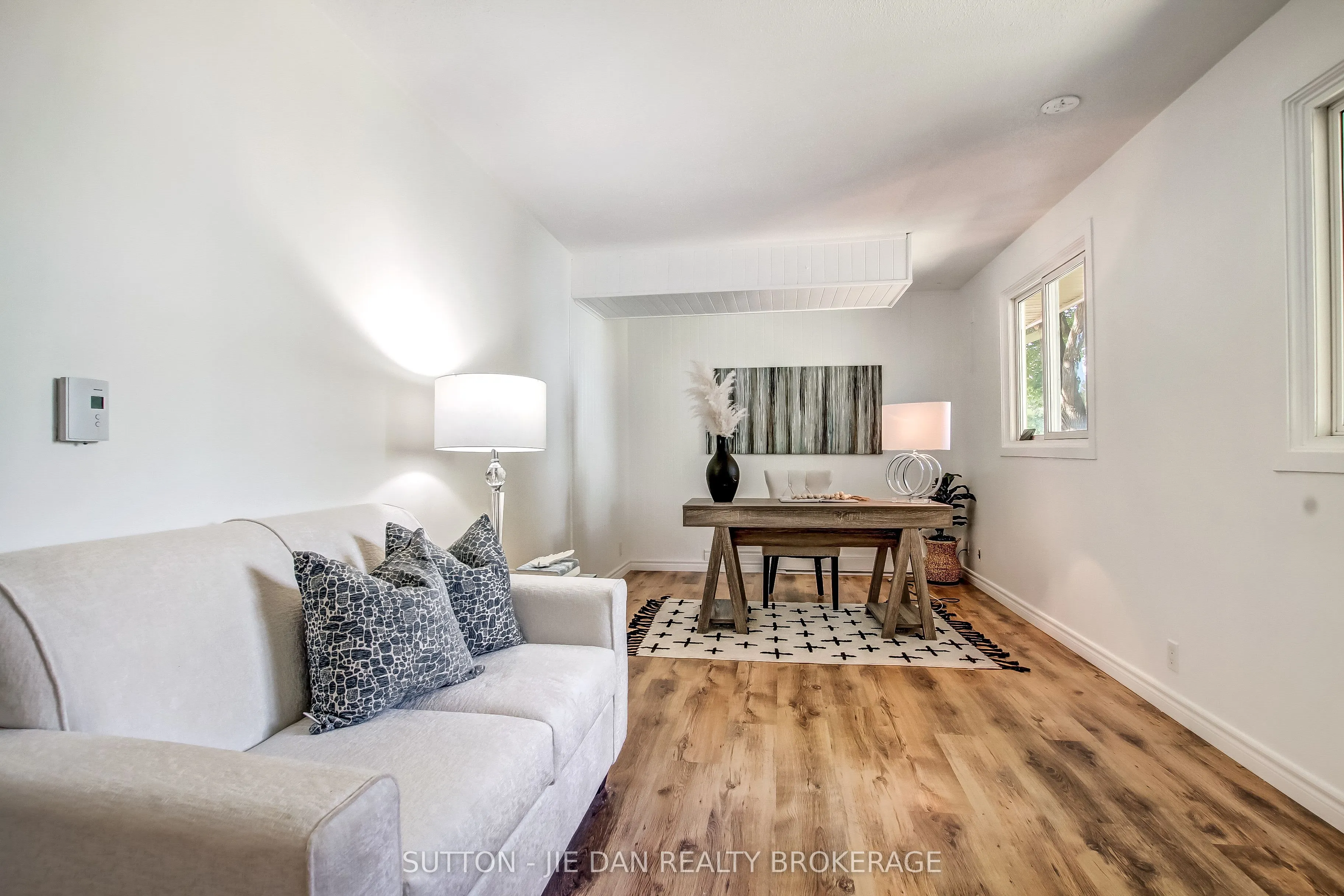 15 HAWTHORNE Road