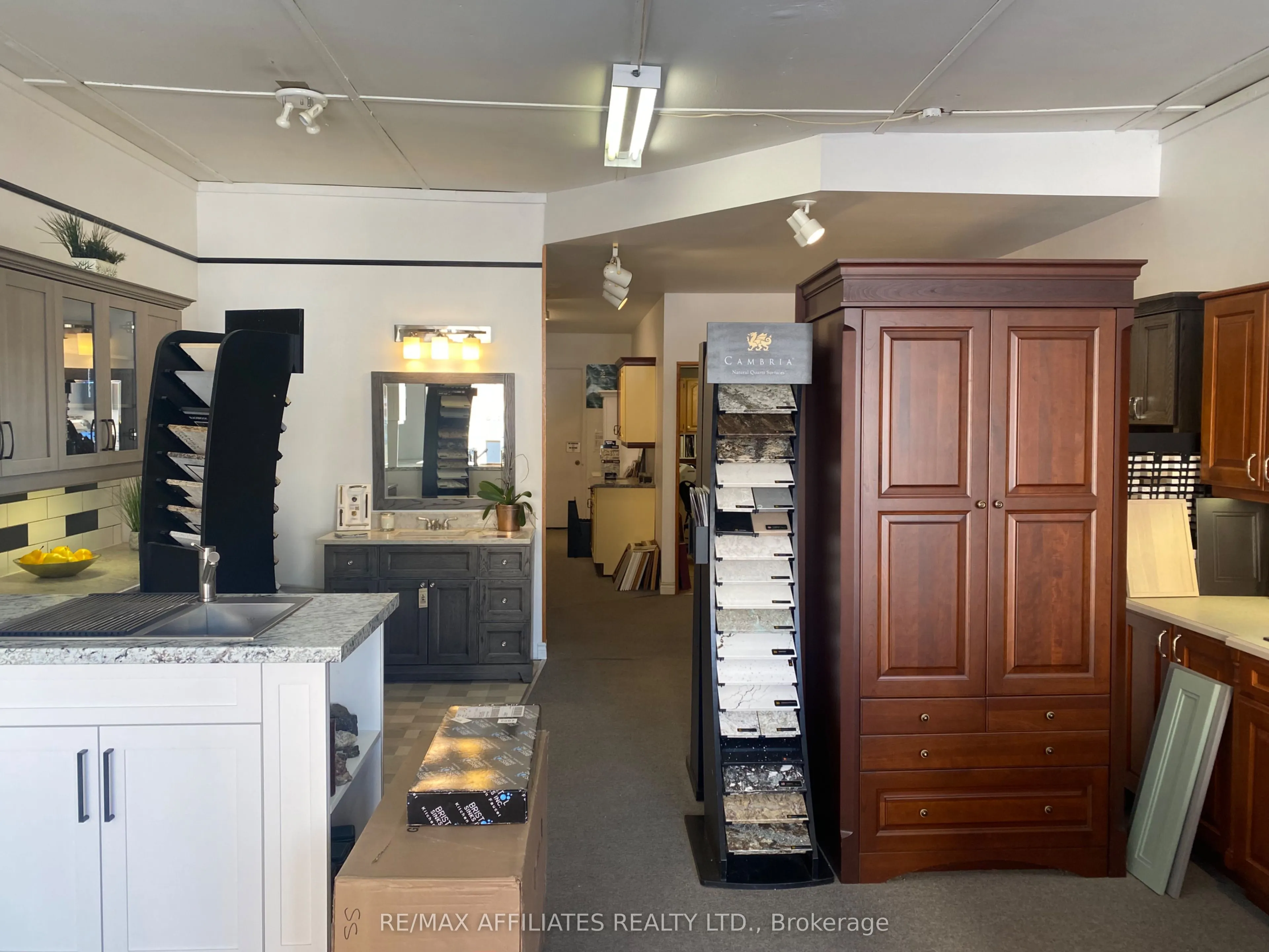 7 William Street W