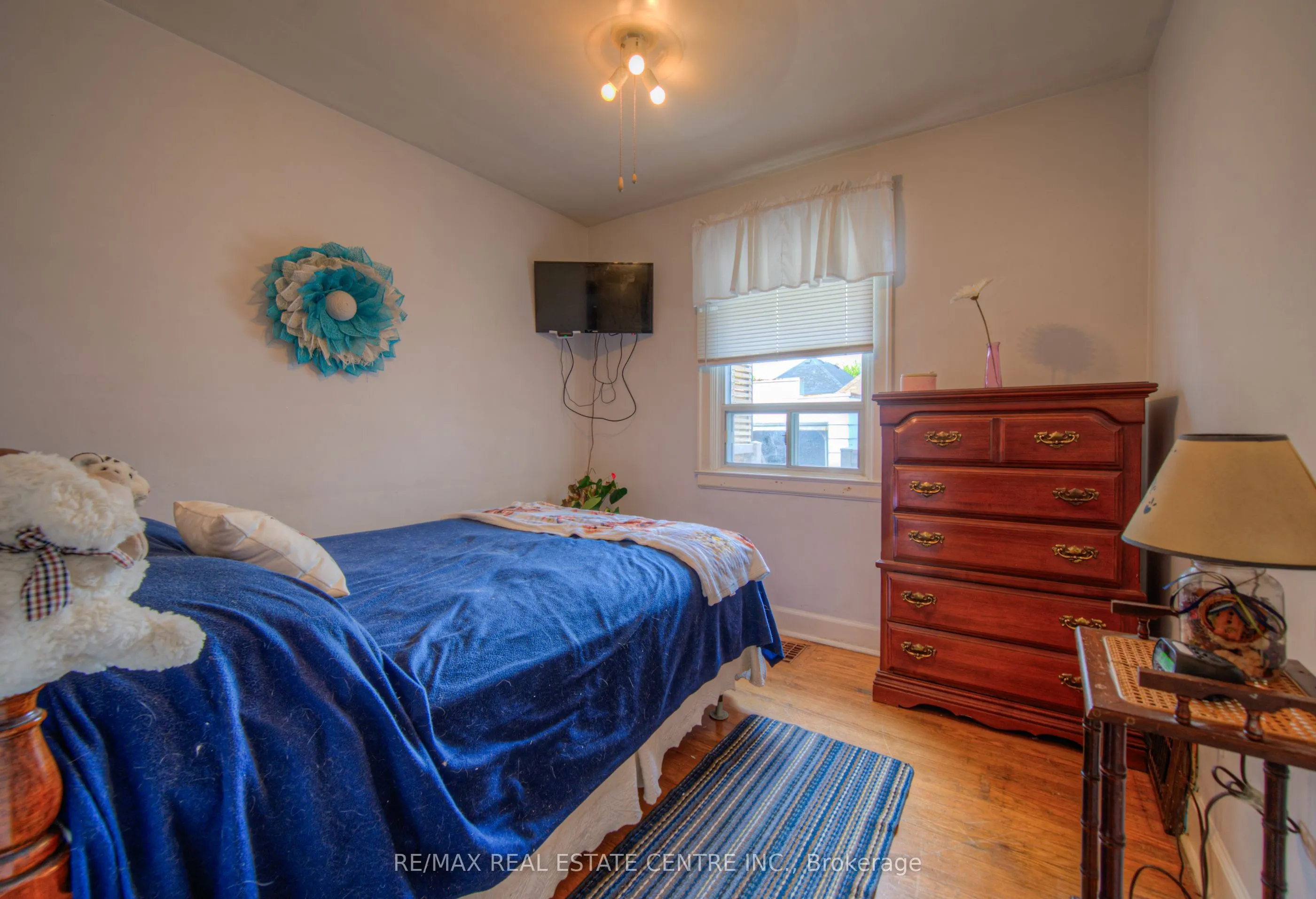 14 Barons Avenue S