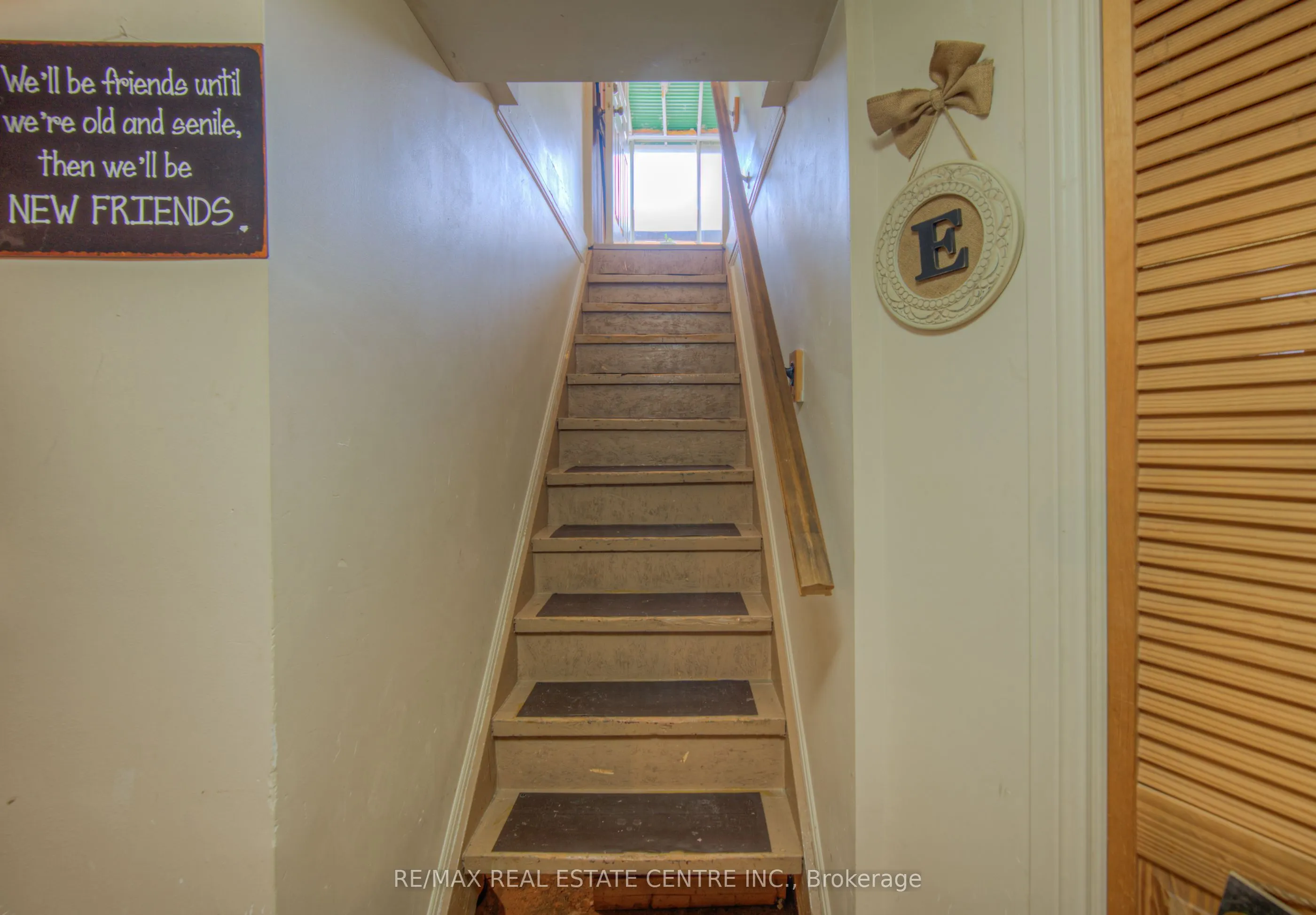 14 Barons Avenue S