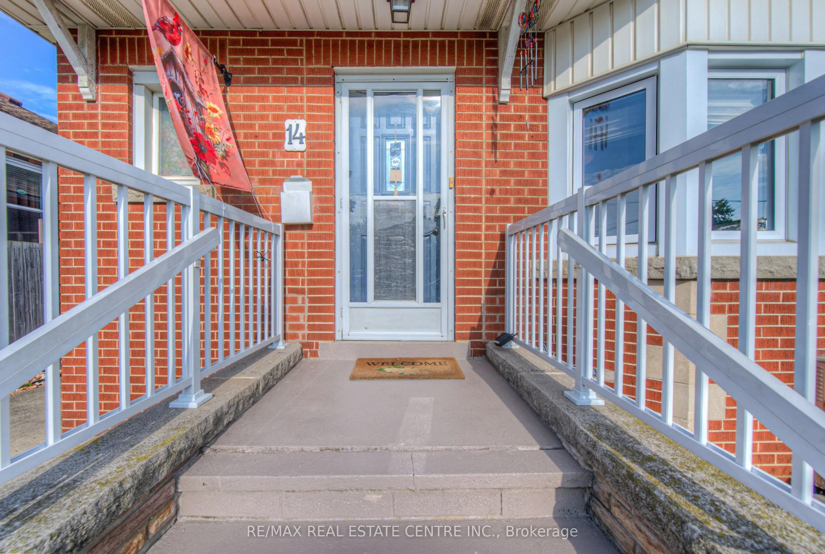 14 Barons Avenue S