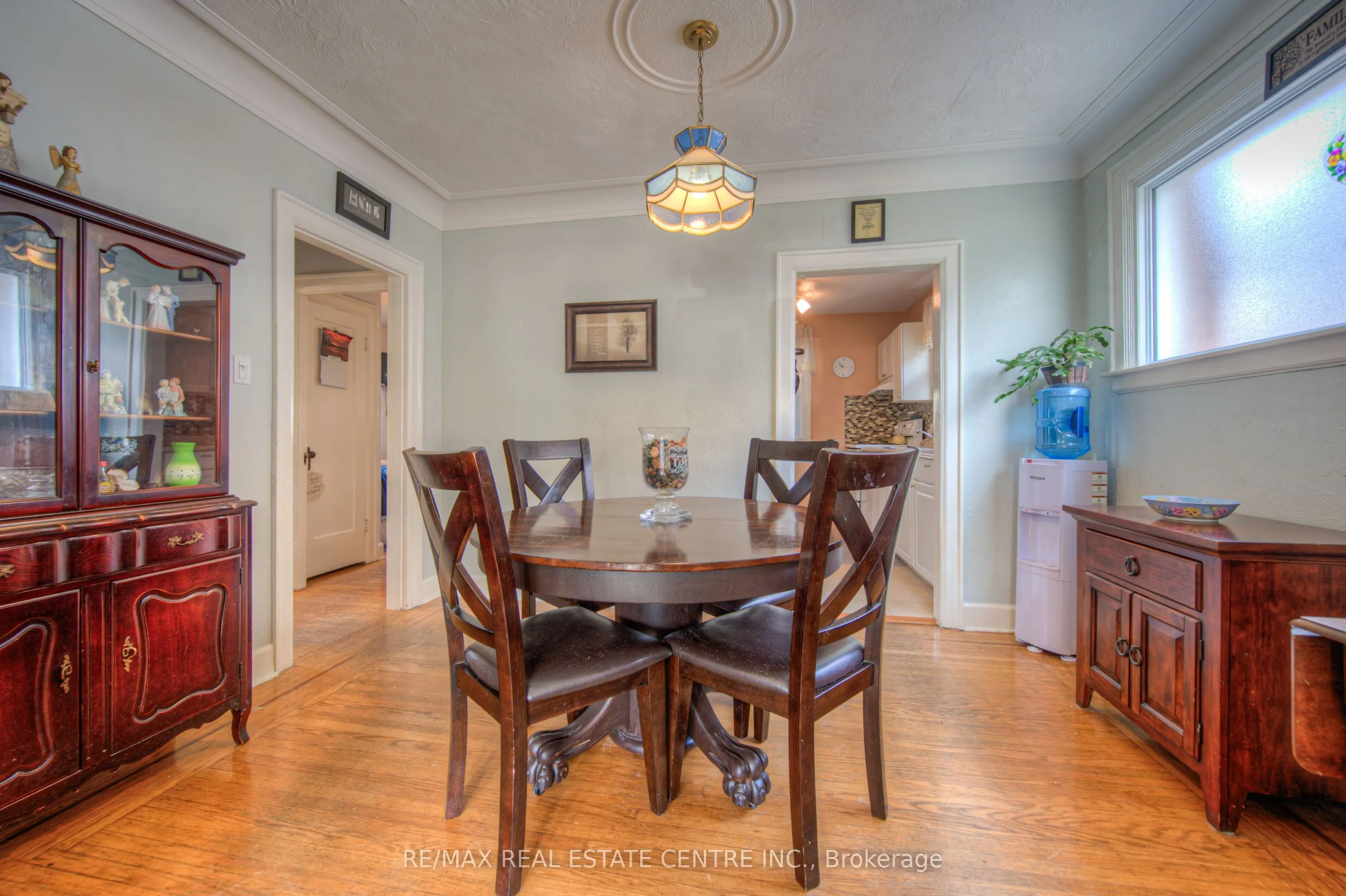 14 Barons Avenue S