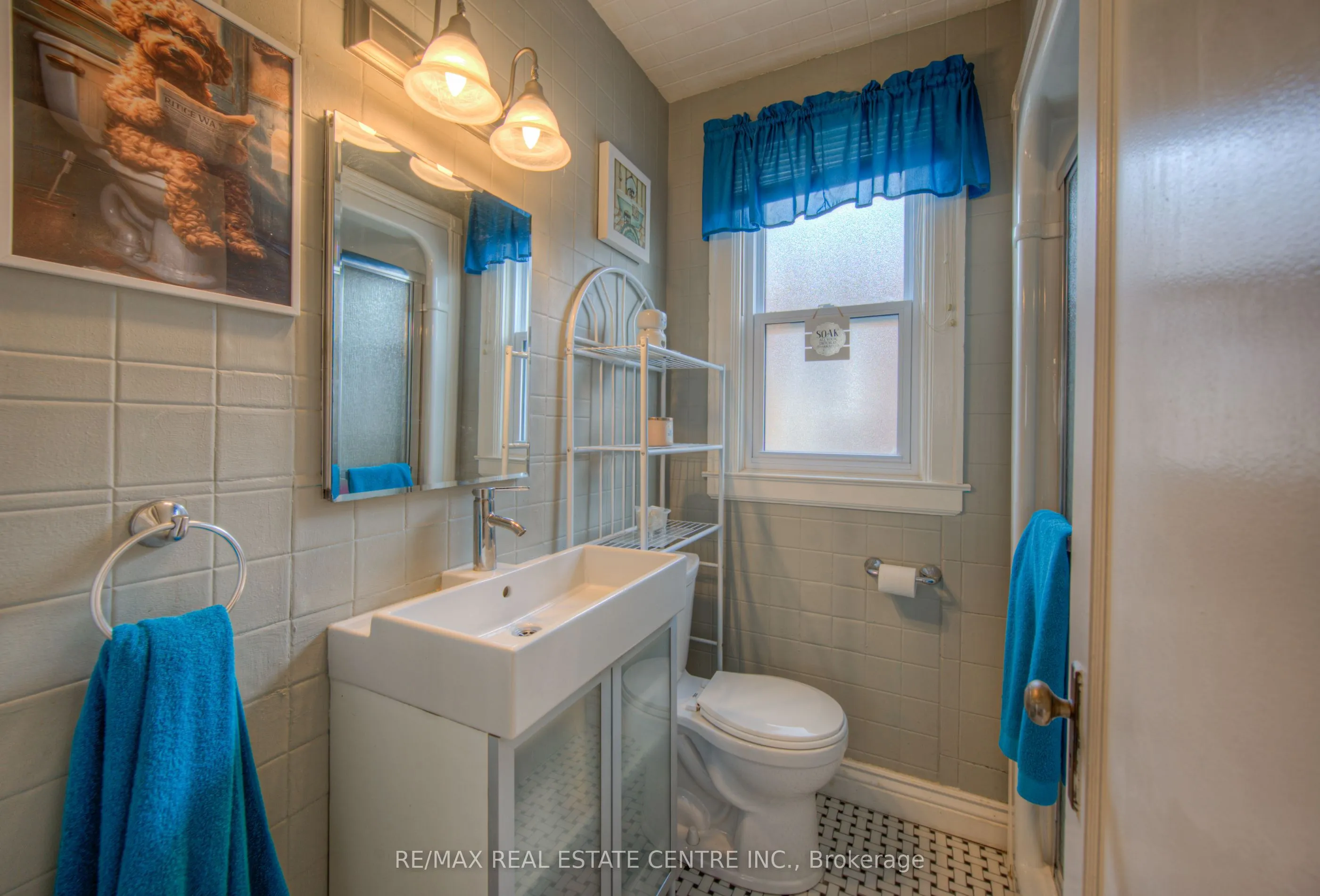 14 Barons Avenue S