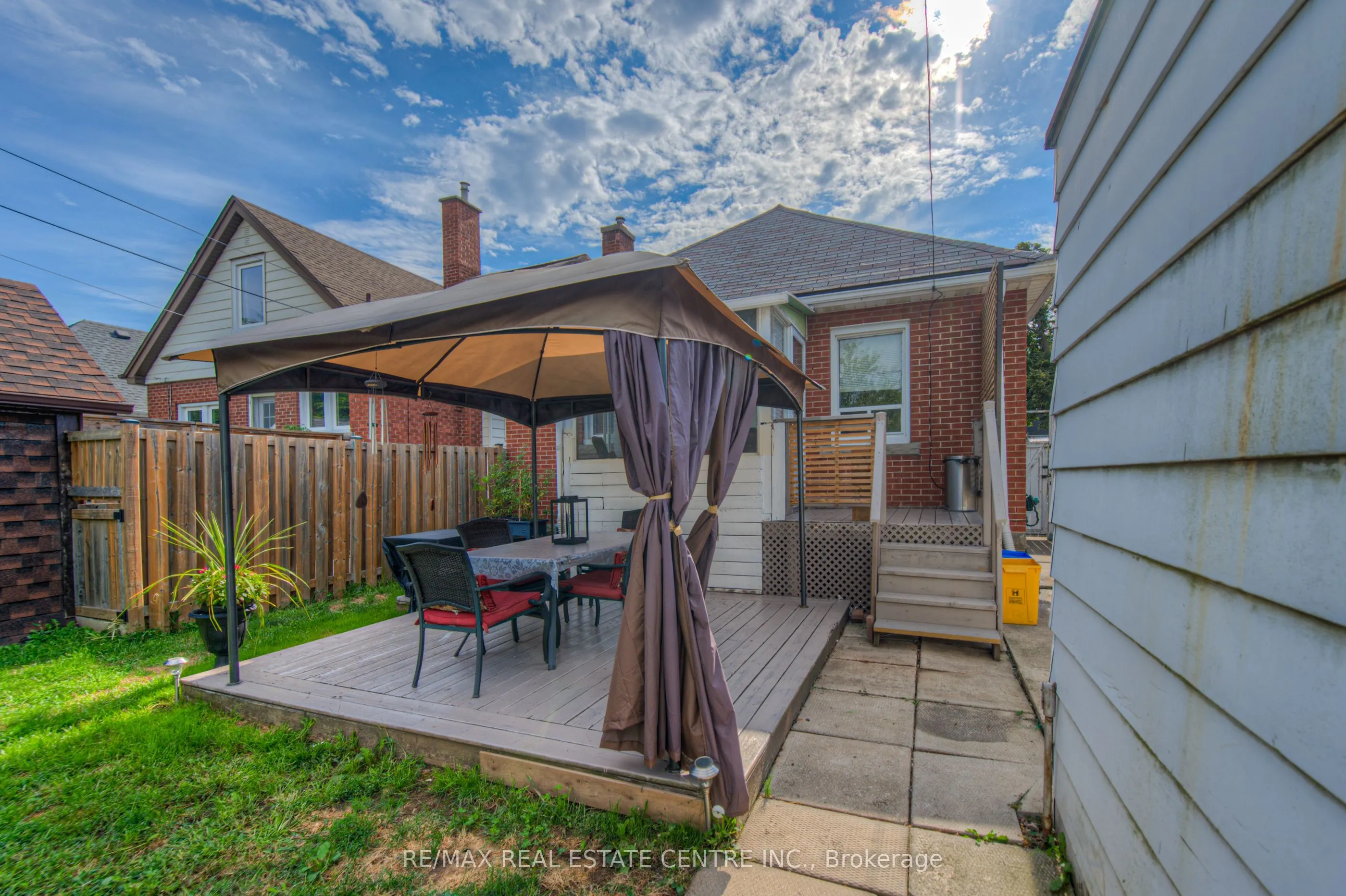 14 Barons Avenue S